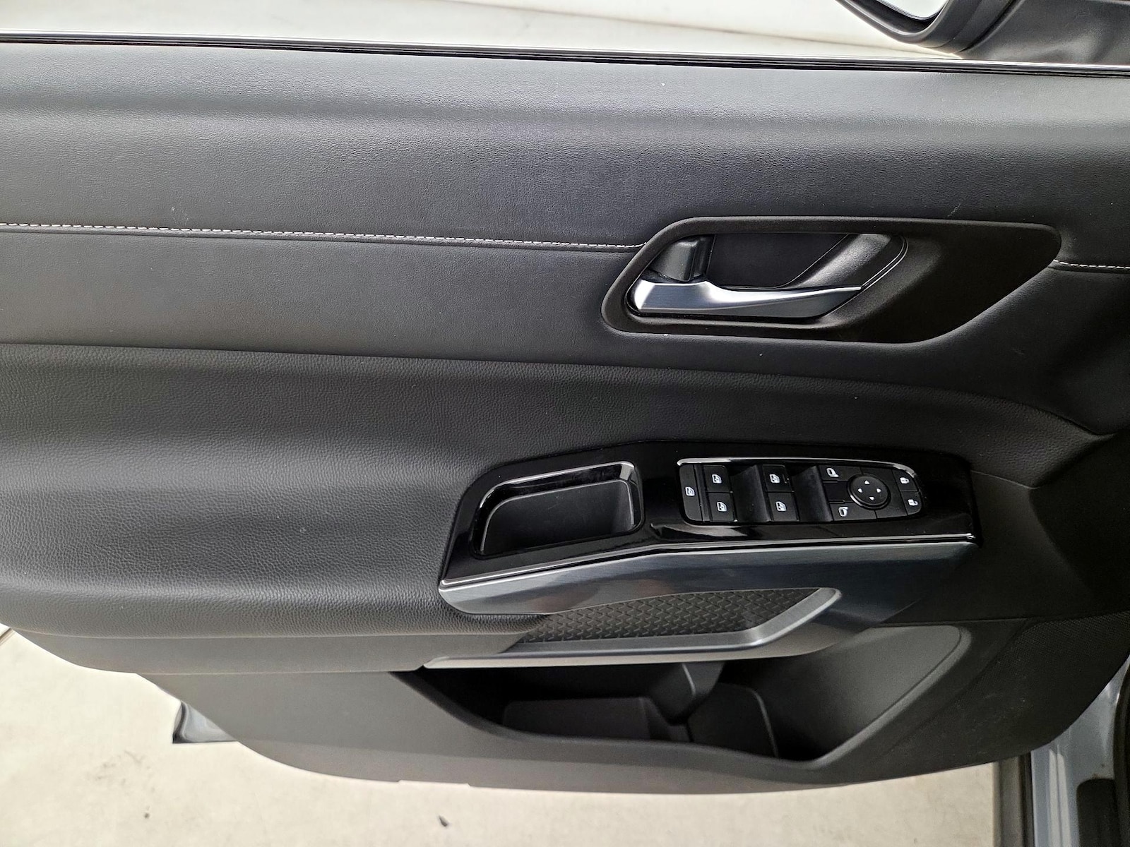 2023 Nissan Pathfinder SL - Photo 13