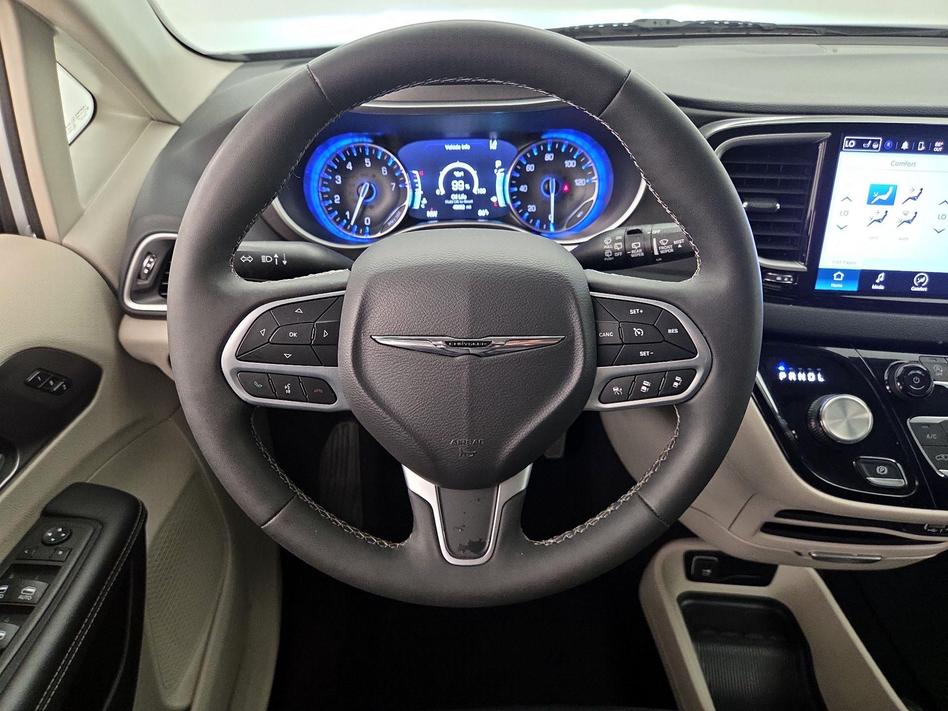 Thumbnail: 2024 Chrysler Pacifica - 10