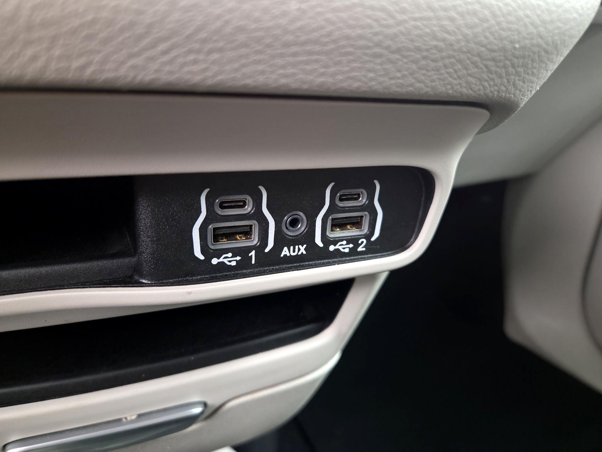 Thumbnail: 2024 Chrysler Pacifica - 18