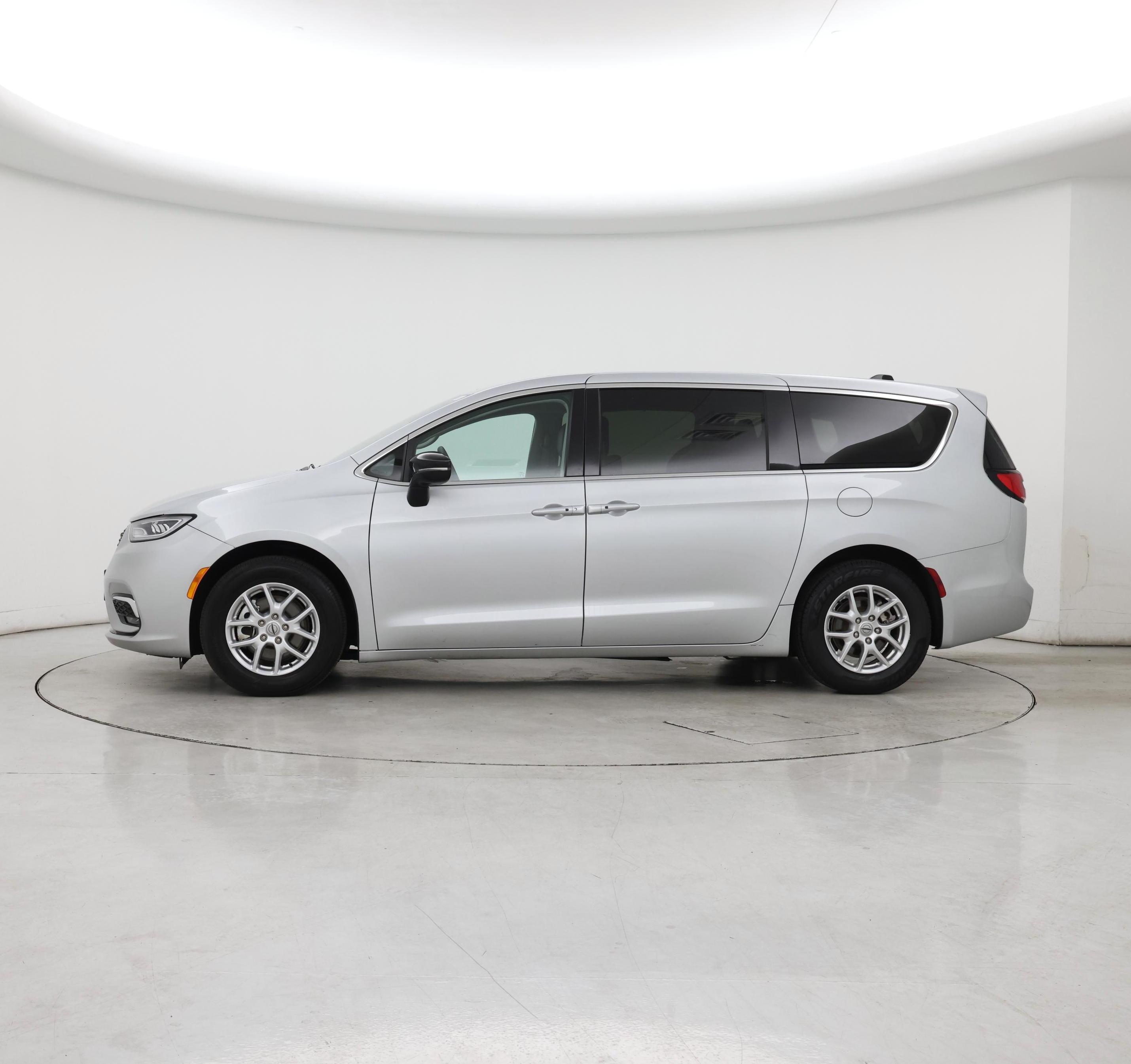 Thumbnail: 2024 Chrysler Pacifica - 3