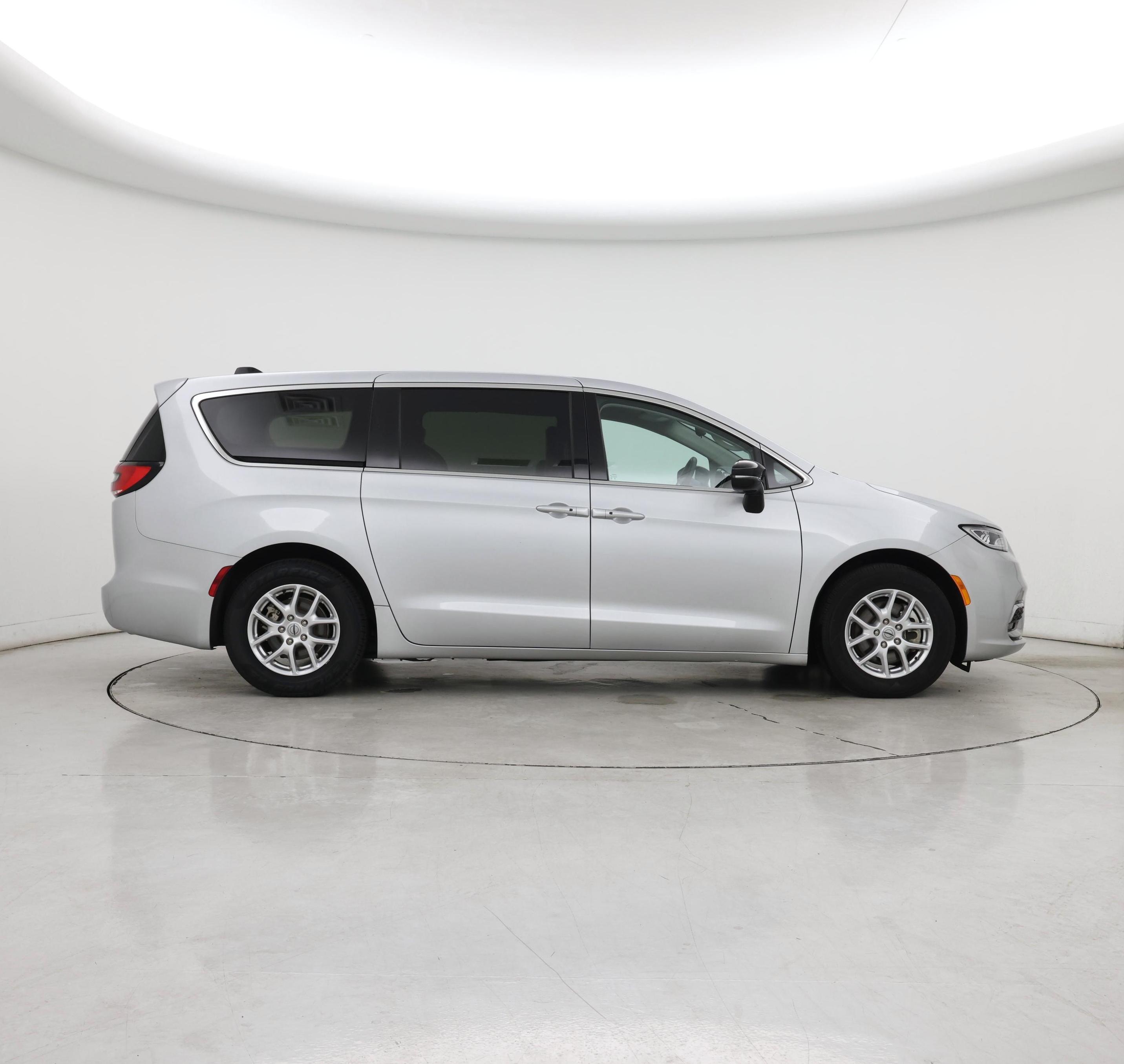 Thumbnail: 2024 Chrysler Pacifica - 7