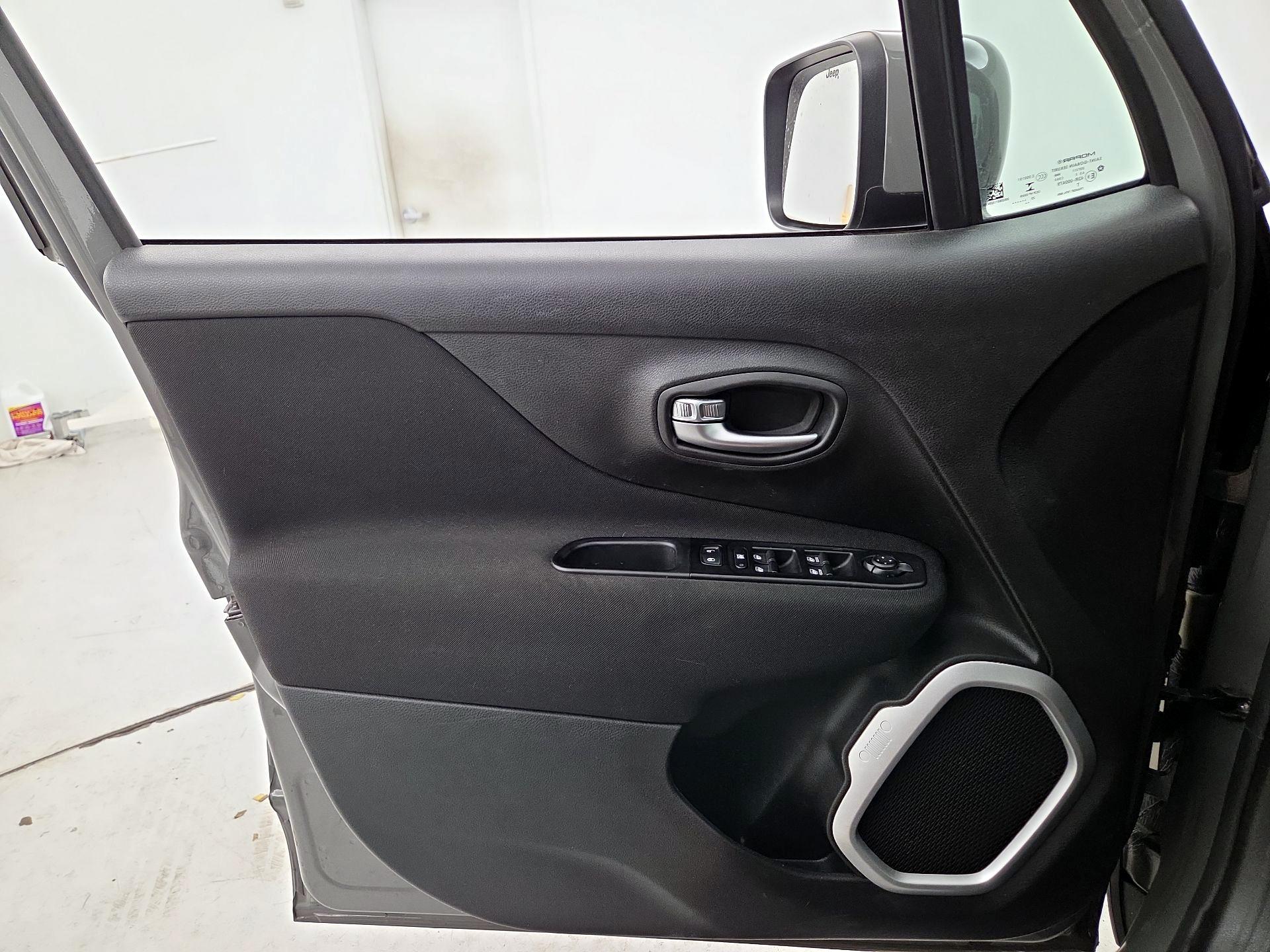 Thumbnail: 2021 Jeep Renegade - 12