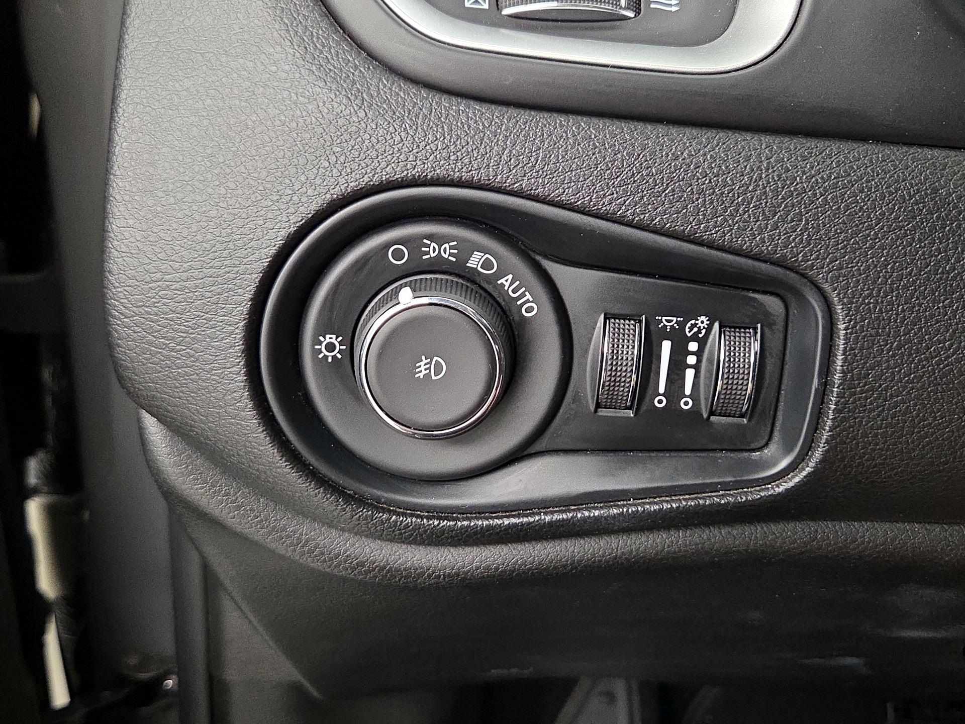 Thumbnail: 2021 Jeep Renegade - 13