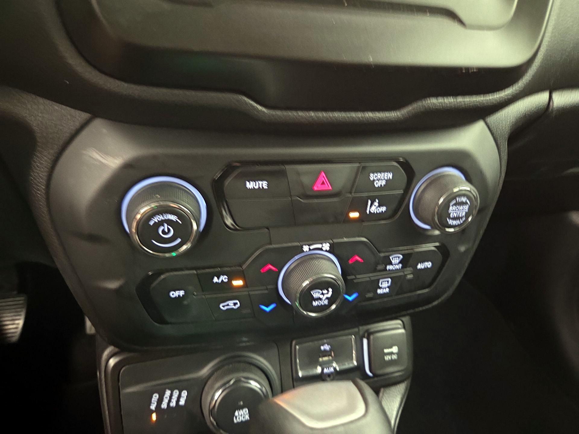 Thumbnail: 2021 Jeep Renegade - 17