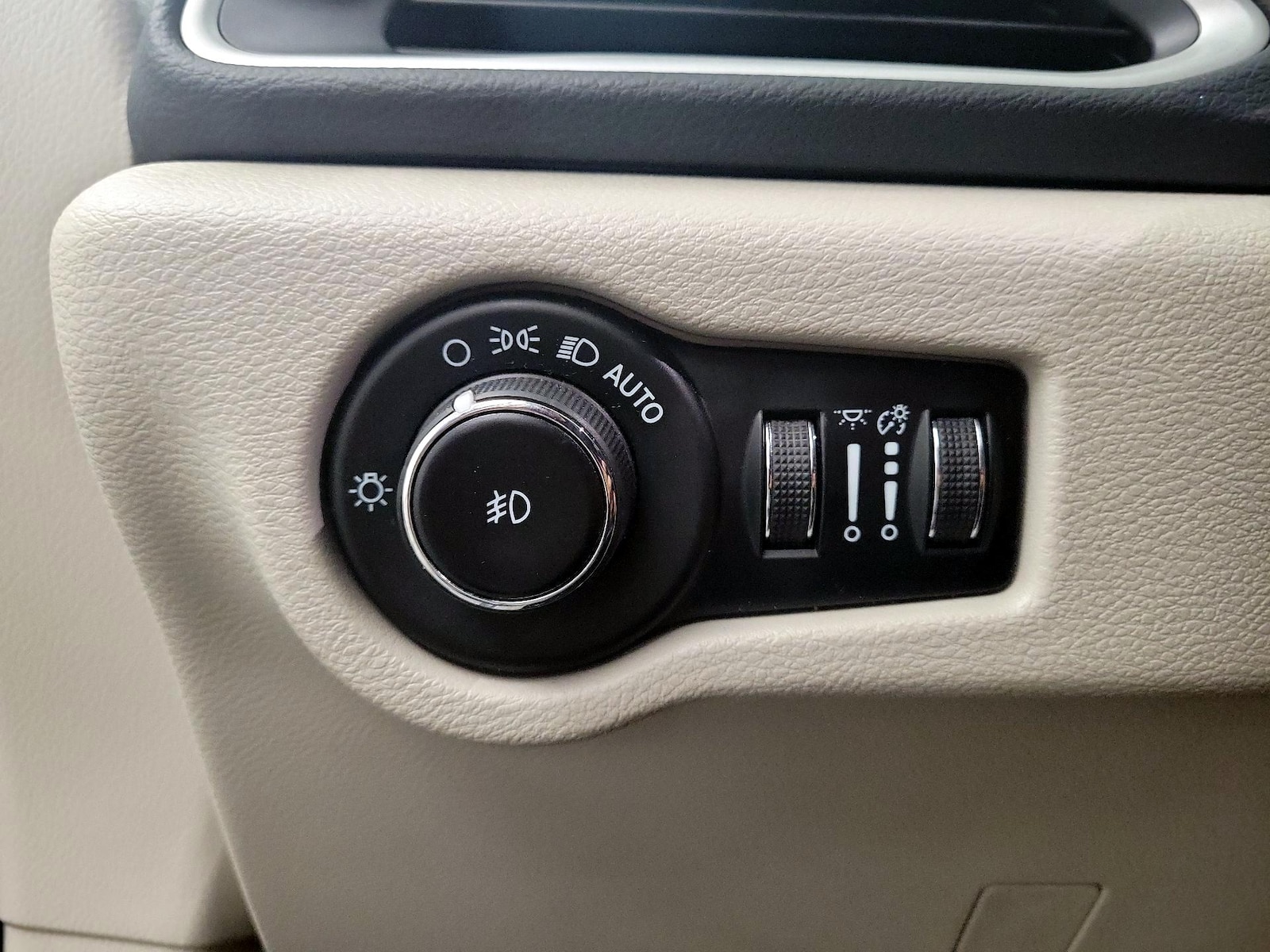 2023 Chrysler Pacifica Touring L - Photo 12