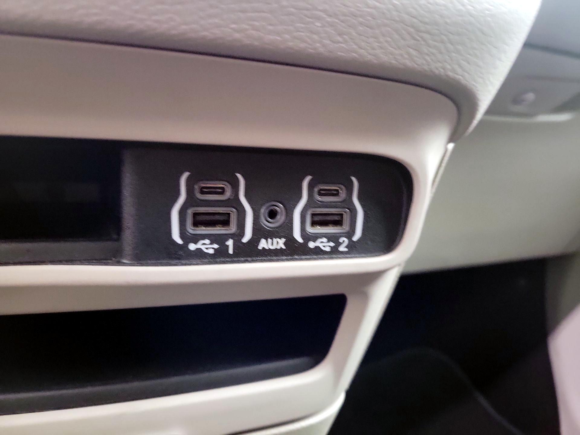 Thumbnail: 2023 Chrysler Pacifica - 16