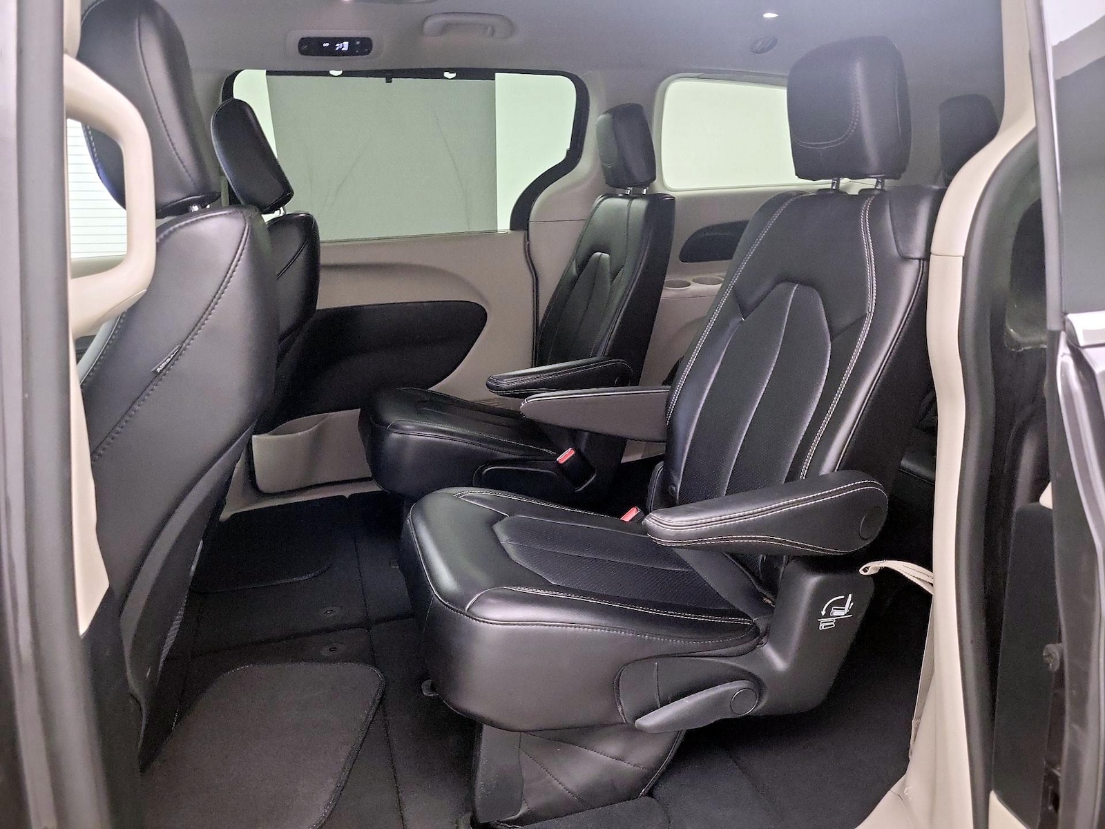 2023 Chrysler Pacifica Touring L - Photo 18