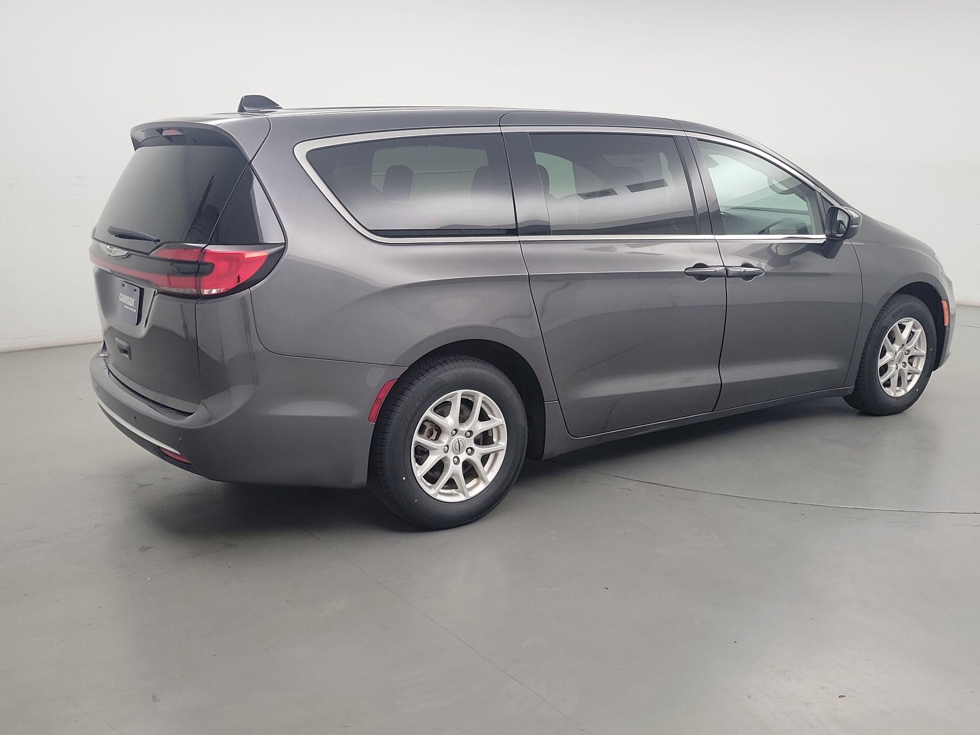 Thumbnail: 2023 Chrysler Pacifica - 5