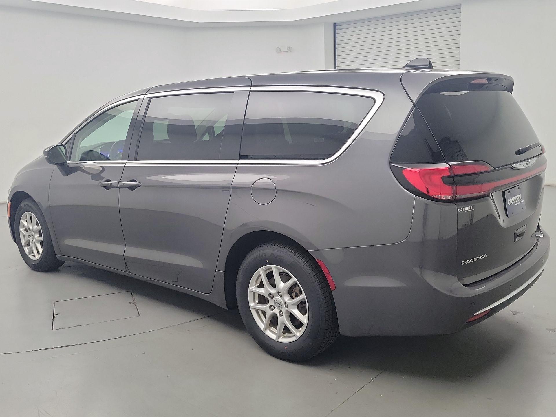 Thumbnail: 2023 Chrysler Pacifica - 7