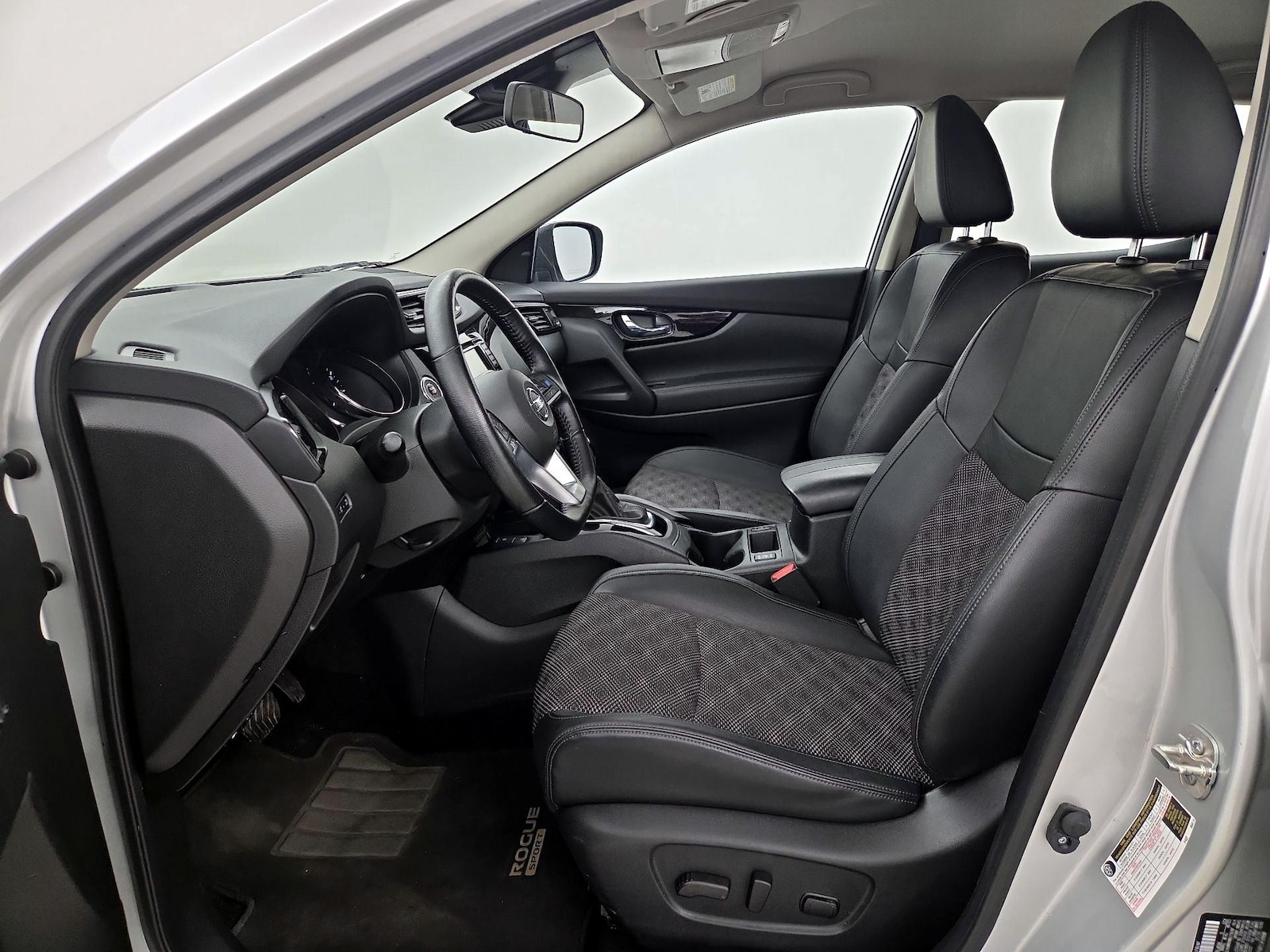 2022 Nissan Rogue Sport SV - Photo 12