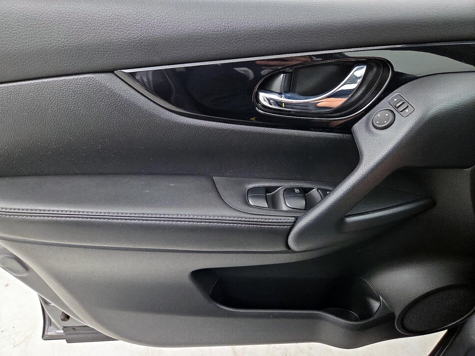 2022 Nissan Rogue Sport SV - Photo 13