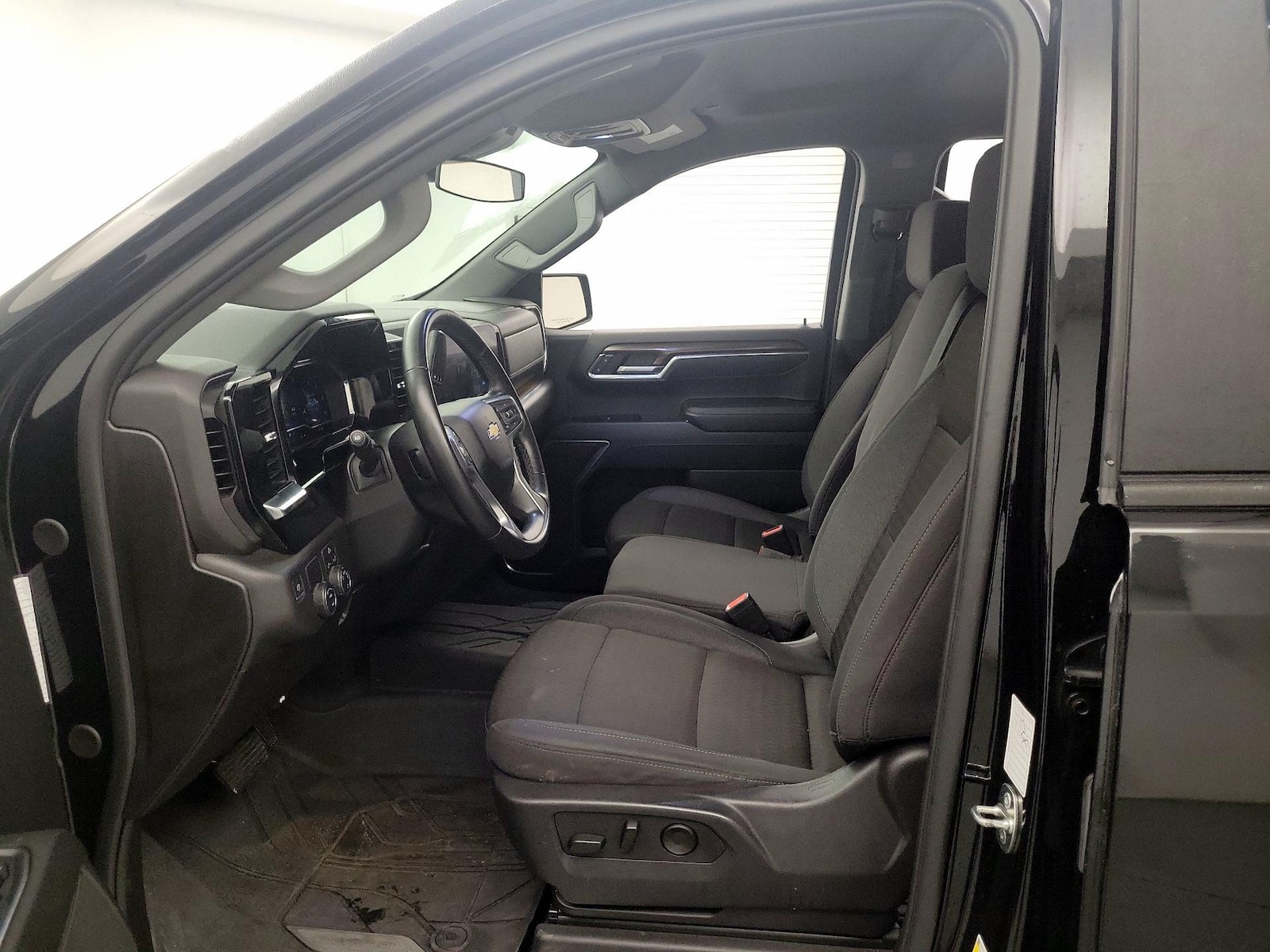 2024 Chevrolet Silverado 1500 LT - Photo 10