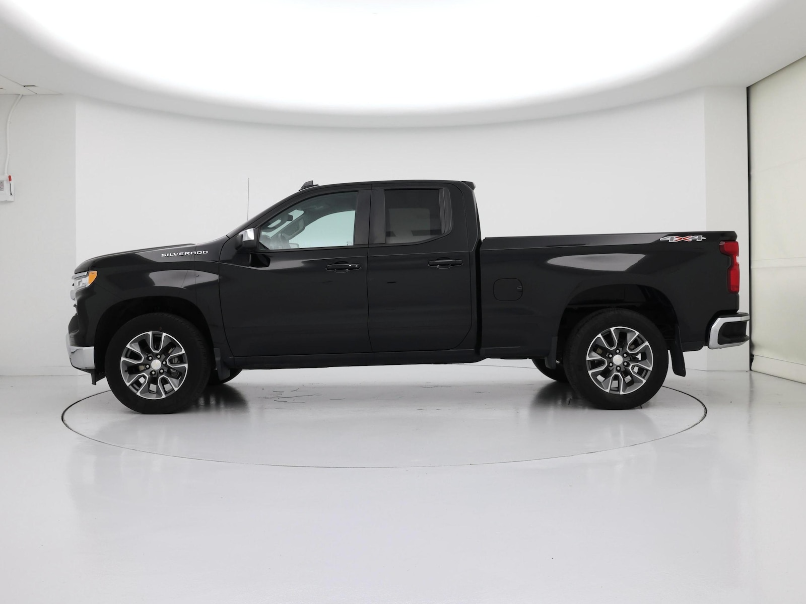 2023 Chevrolet Silverado 1500 LT - Photo 4