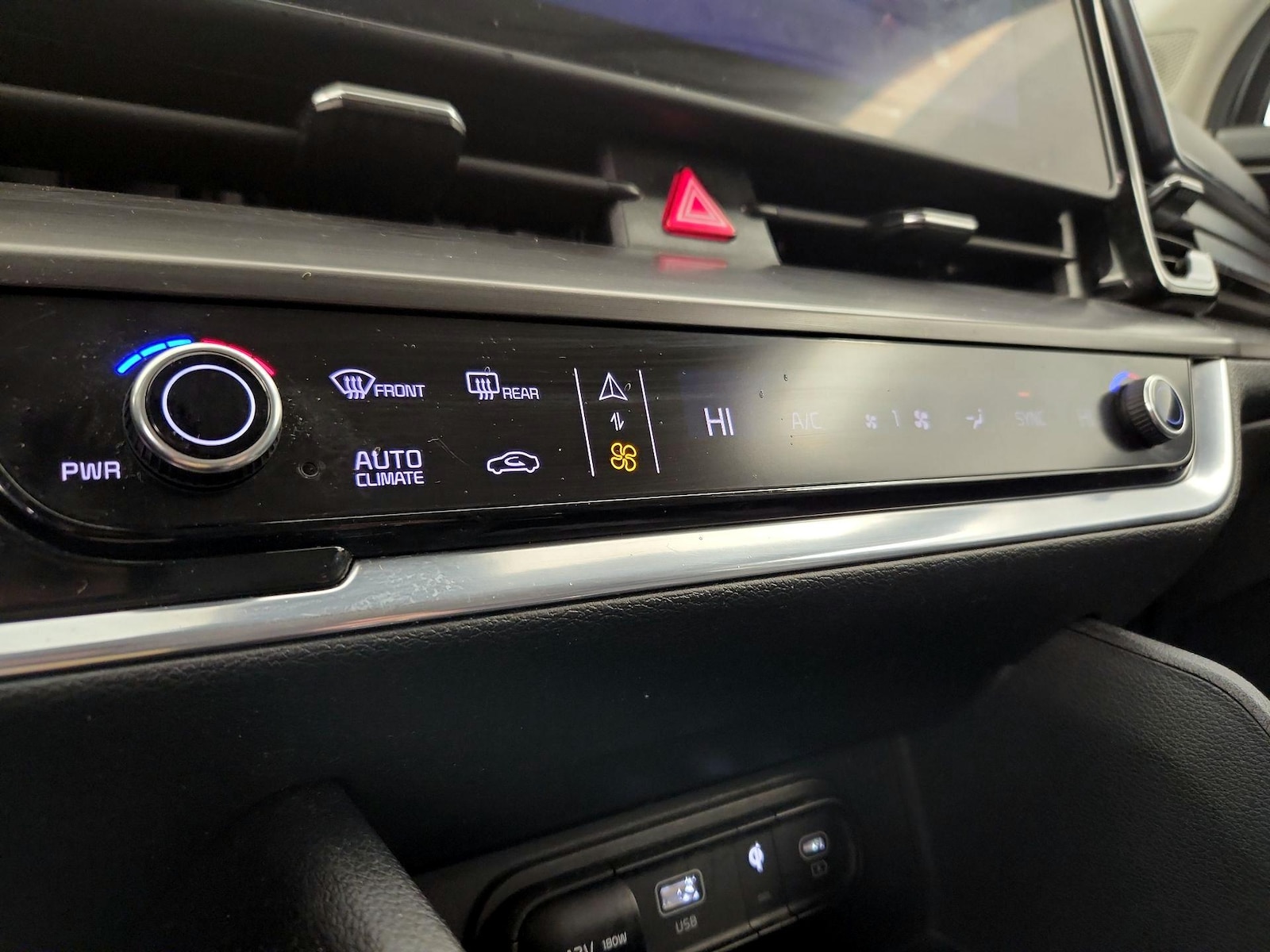 2023 Kia Sportage EX - Photo 18