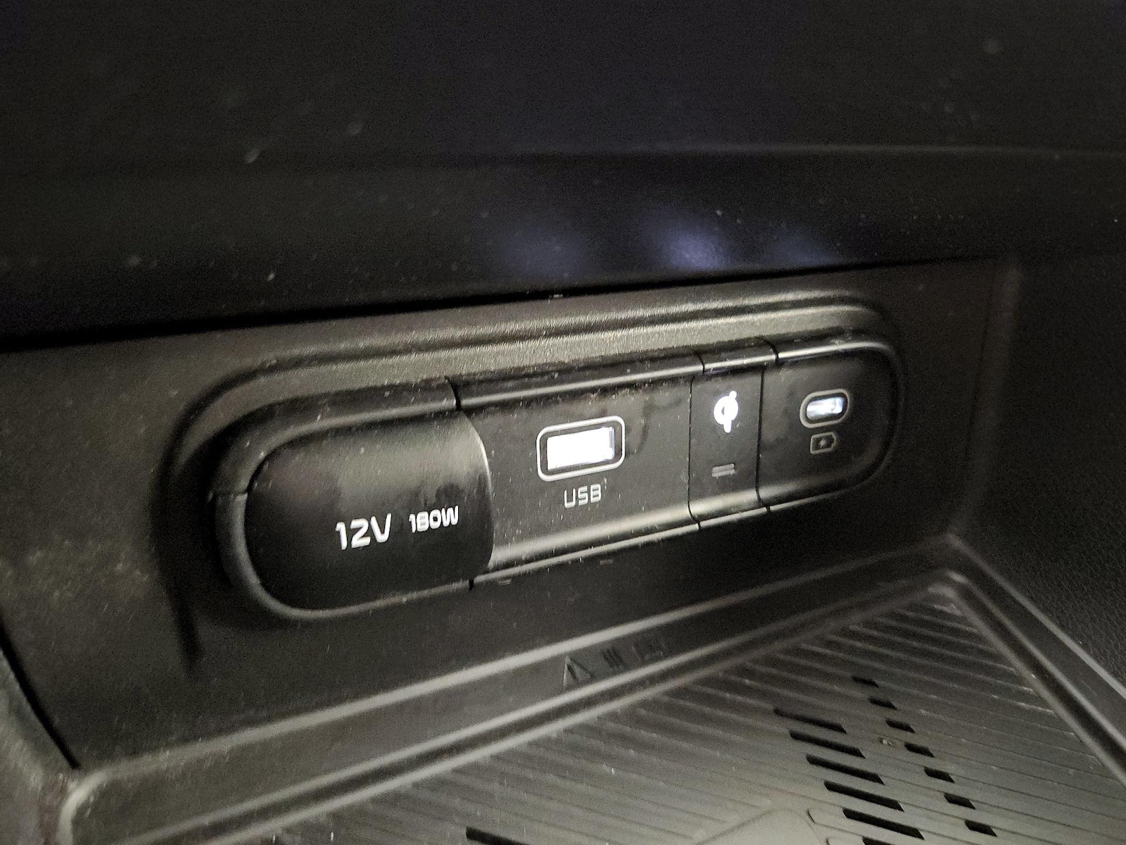 2023 Kia Sportage EX - Photo 20
