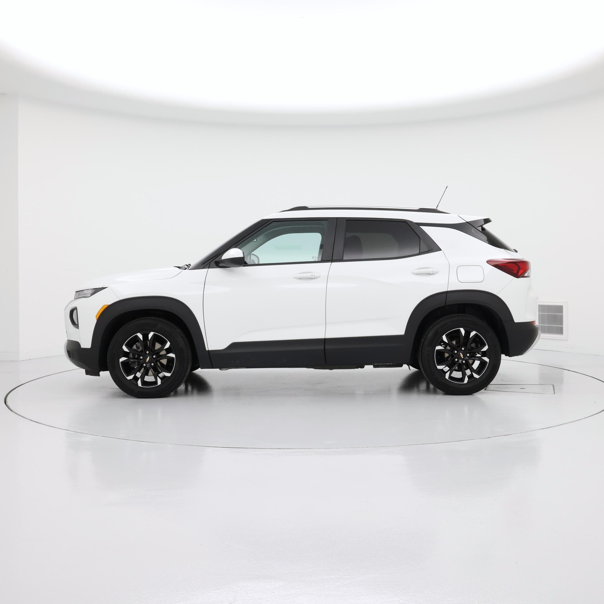 Thumbnail: 2023 Chevrolet TrailBlazer - 3