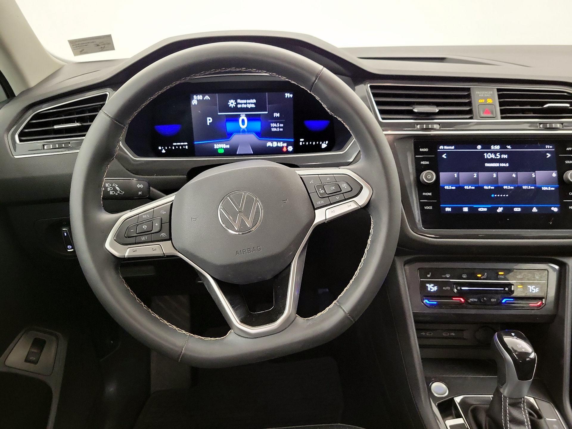 Thumbnail: 2022 Volkswagen Tiguan - 10