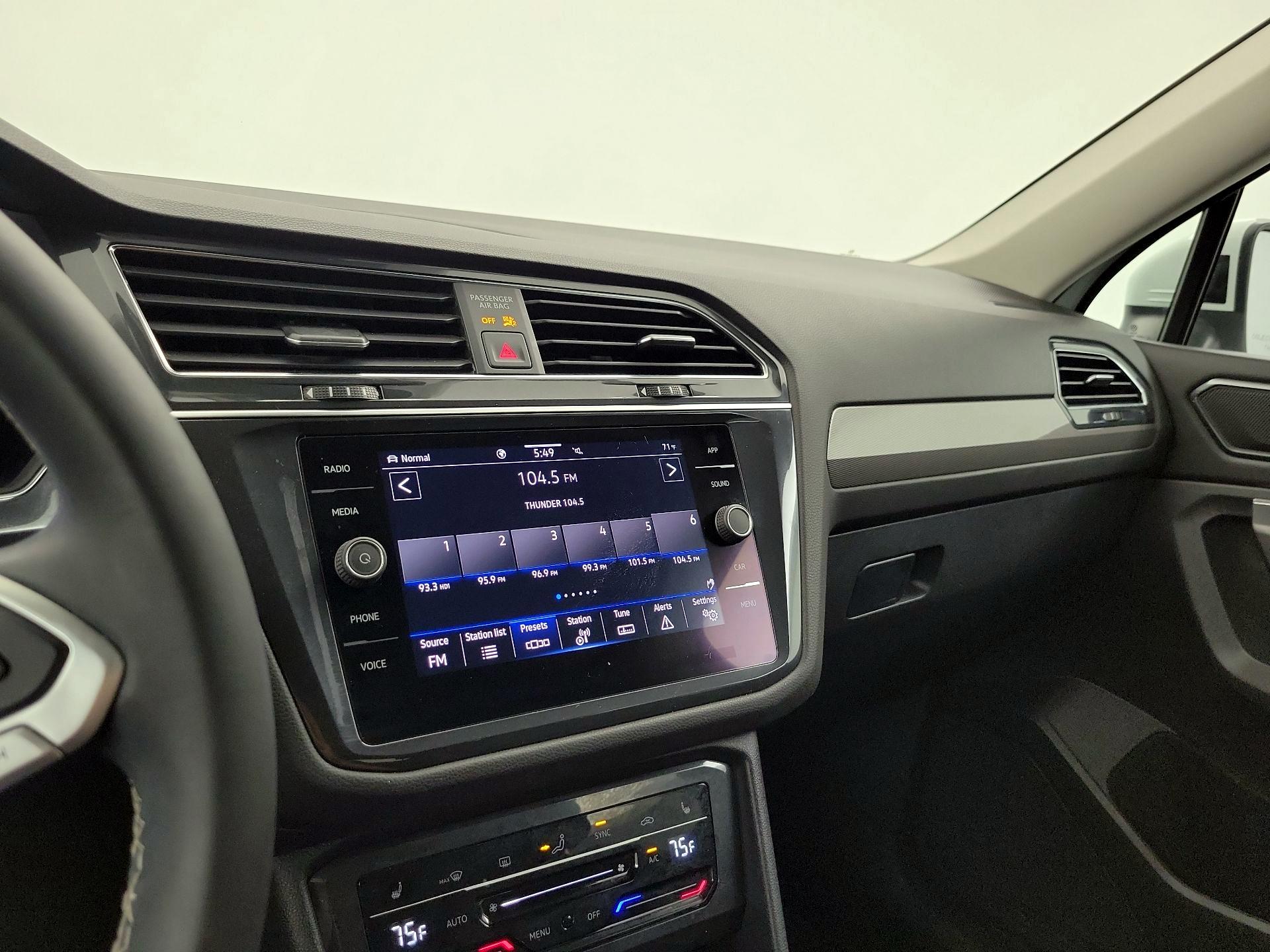 Thumbnail: 2022 Volkswagen Tiguan - 15