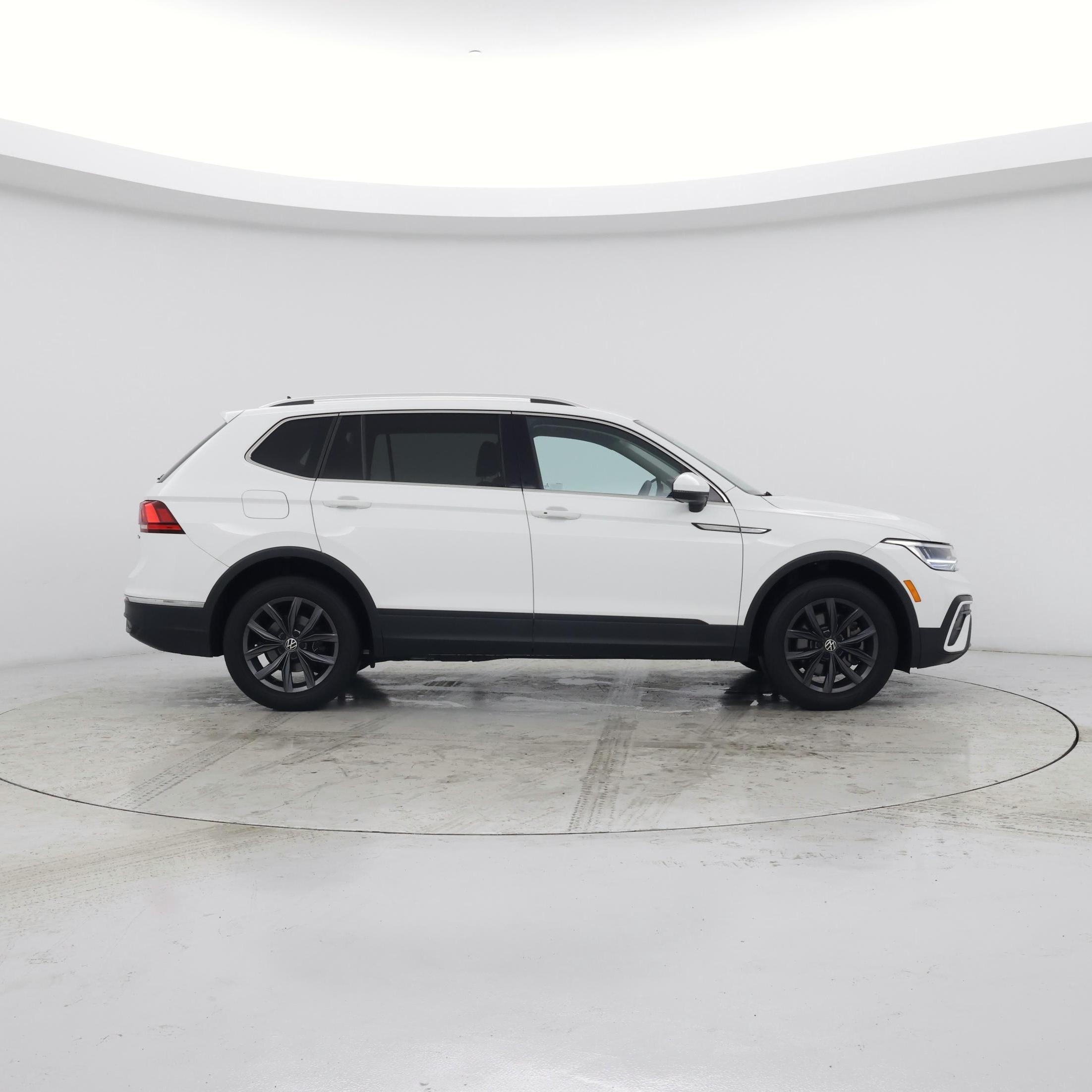 Thumbnail: 2022 Volkswagen Tiguan - 7