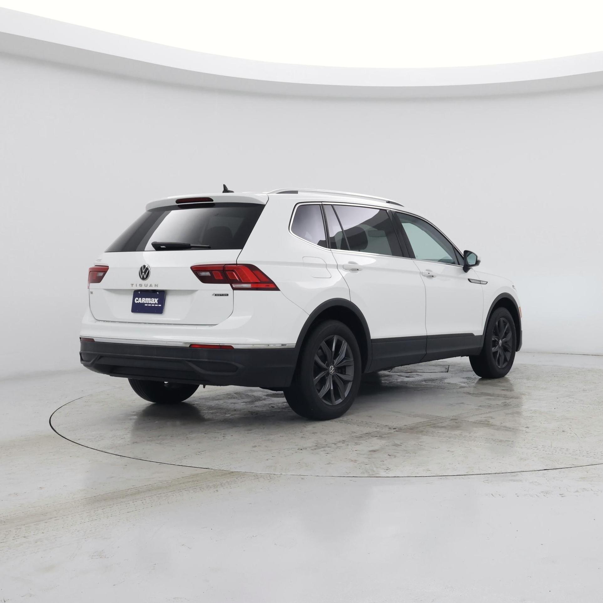 Thumbnail: 2022 Volkswagen Tiguan - 8