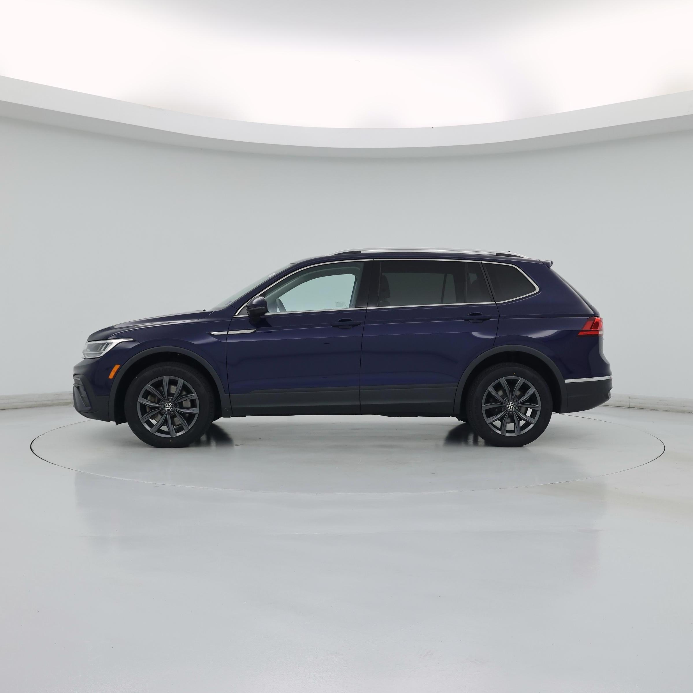 Thumbnail: 2022 Volkswagen Tiguan - 3