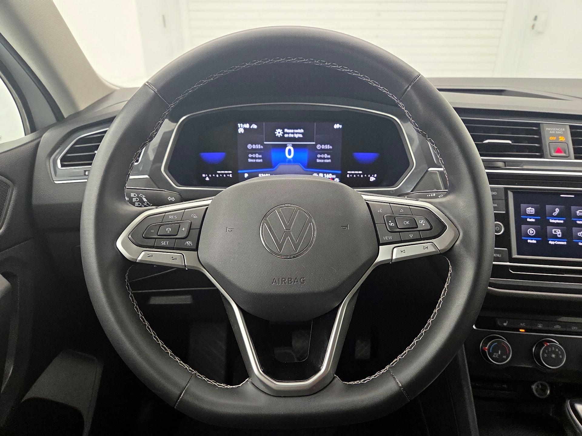 Thumbnail: 2022 Volkswagen Tiguan - 10