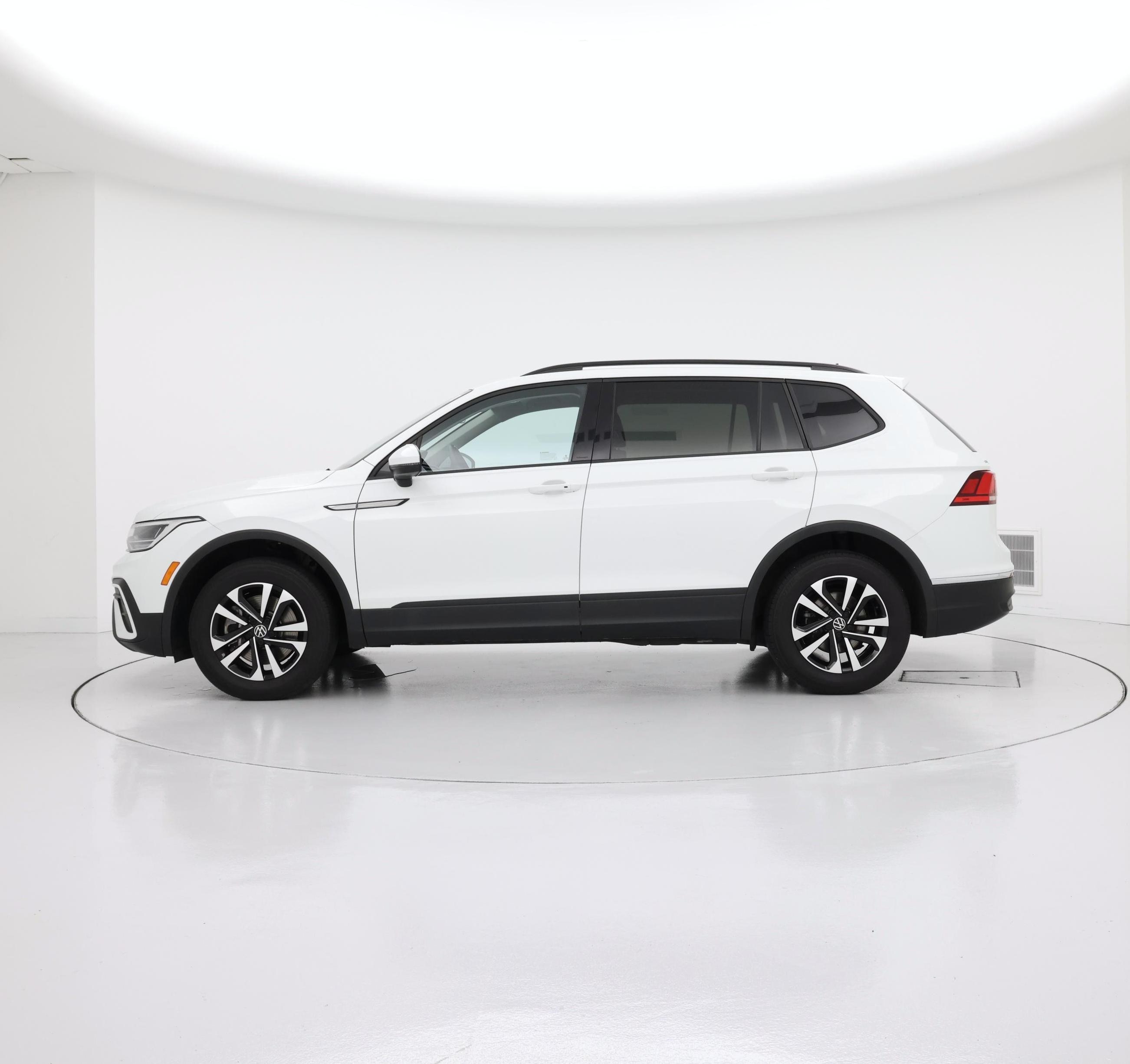Thumbnail: 2022 Volkswagen Tiguan - 3