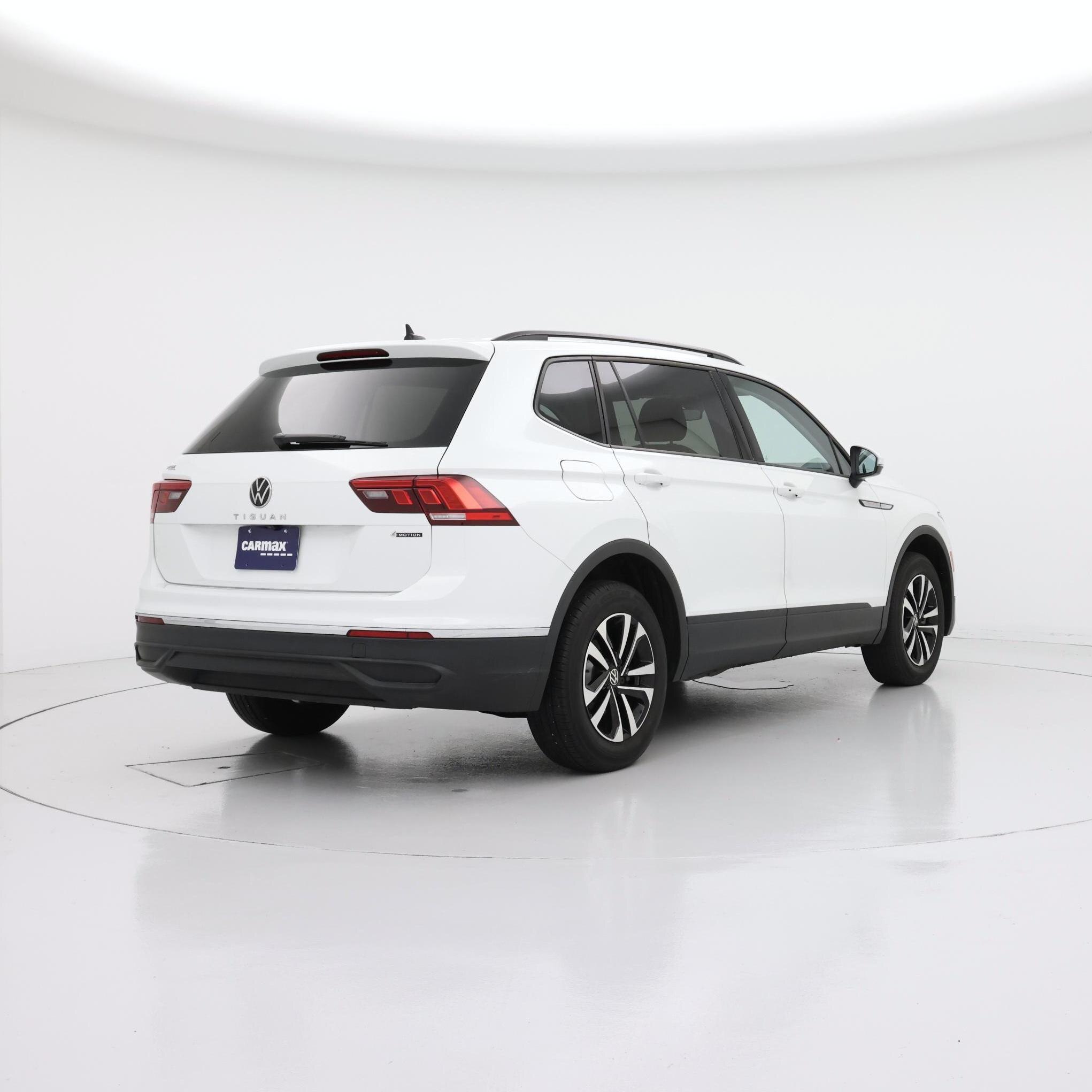 Thumbnail: 2022 Volkswagen Tiguan - 8