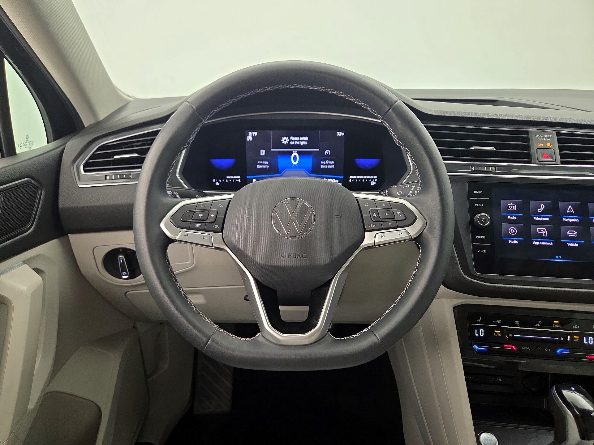 Thumbnail: 2023 Volkswagen Tiguan - 10