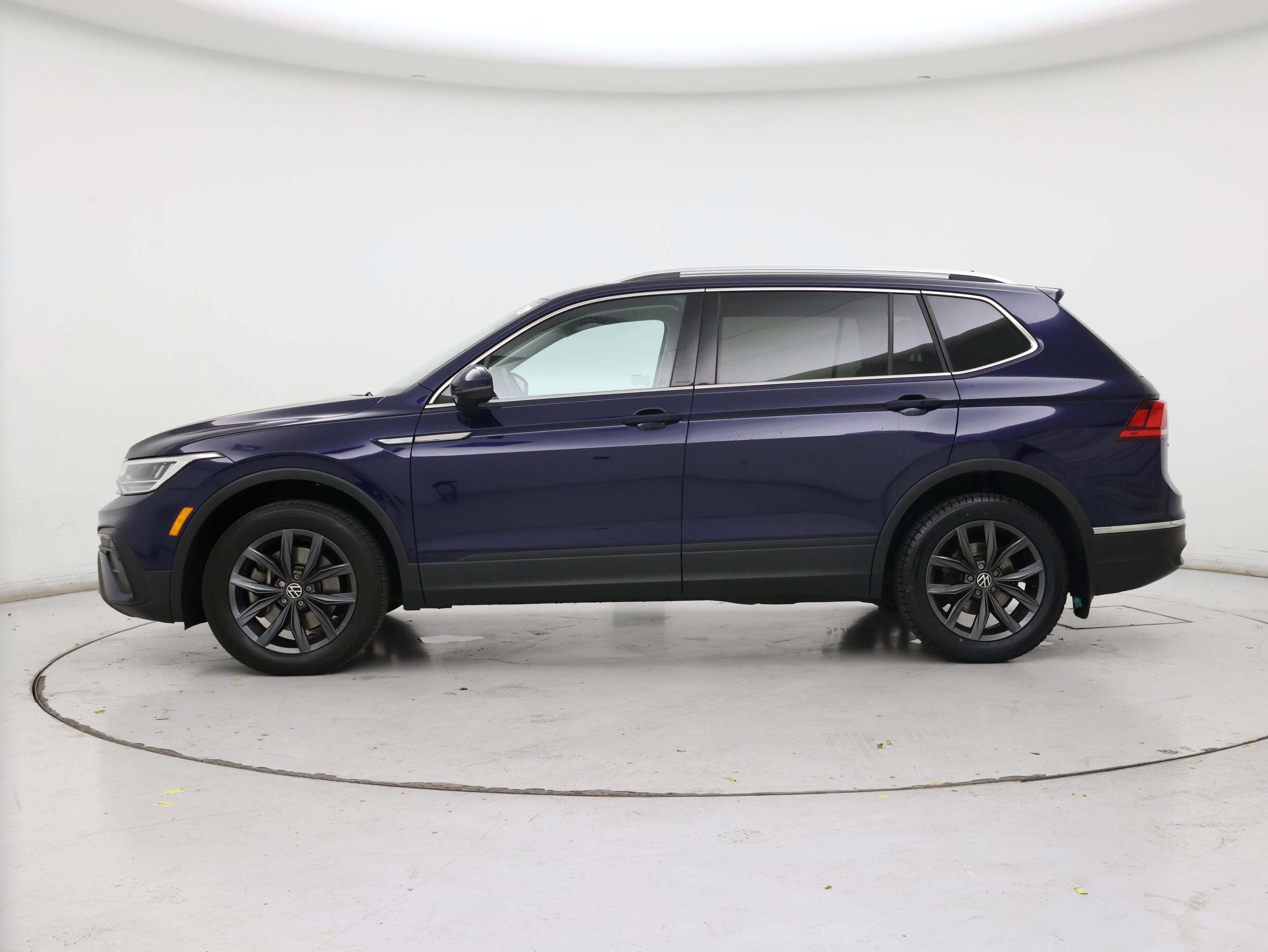 Thumbnail: 2023 Volkswagen Tiguan - 3