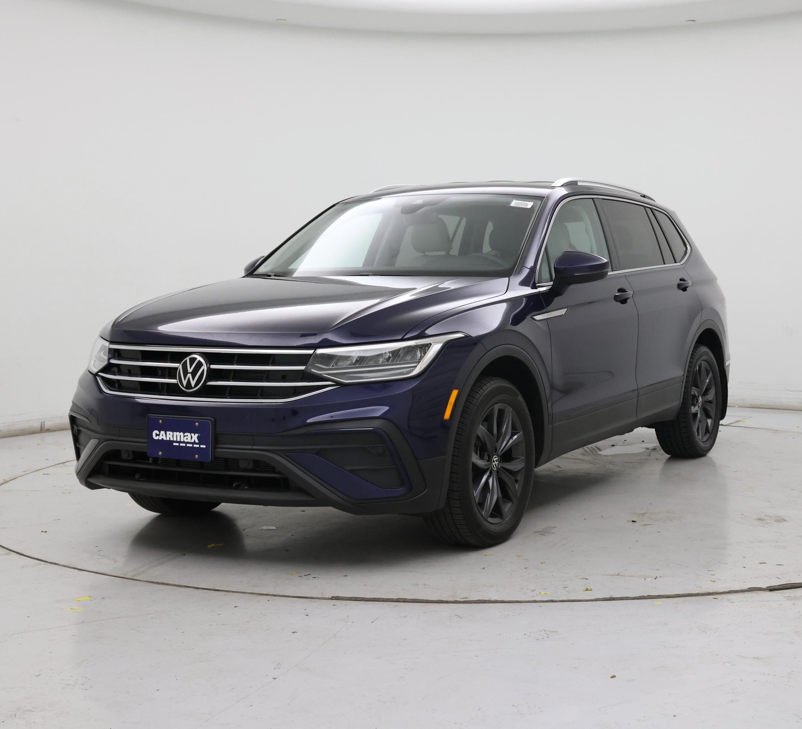 Thumbnail: 2023 Volkswagen Tiguan - 4