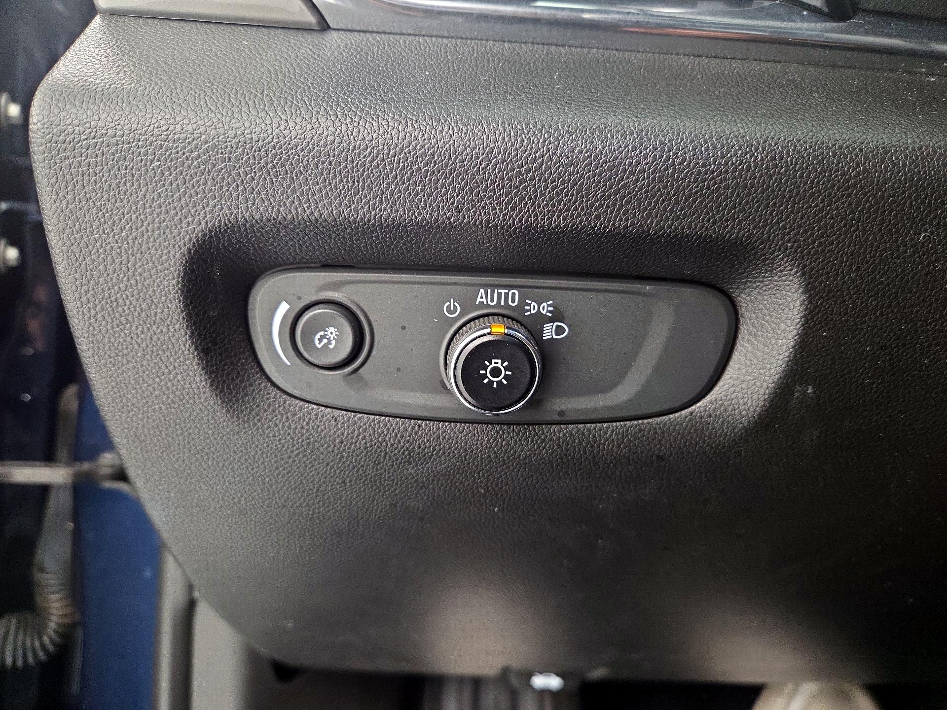 Thumbnail: 2023 Chevrolet Traverse - 13