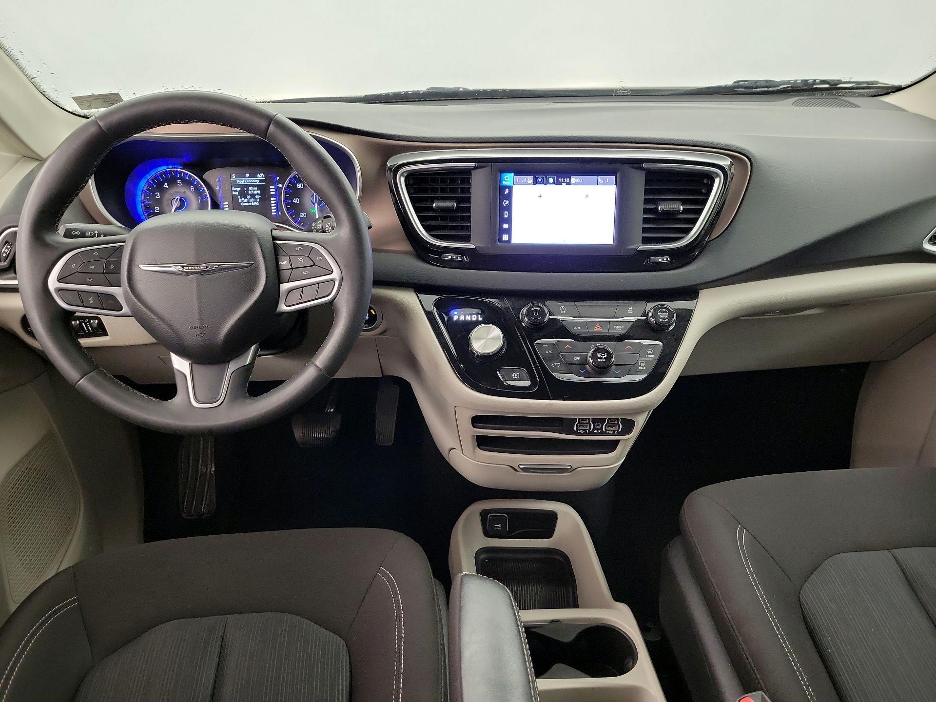 Thumbnail: 2023 Chrysler Voyager - 9