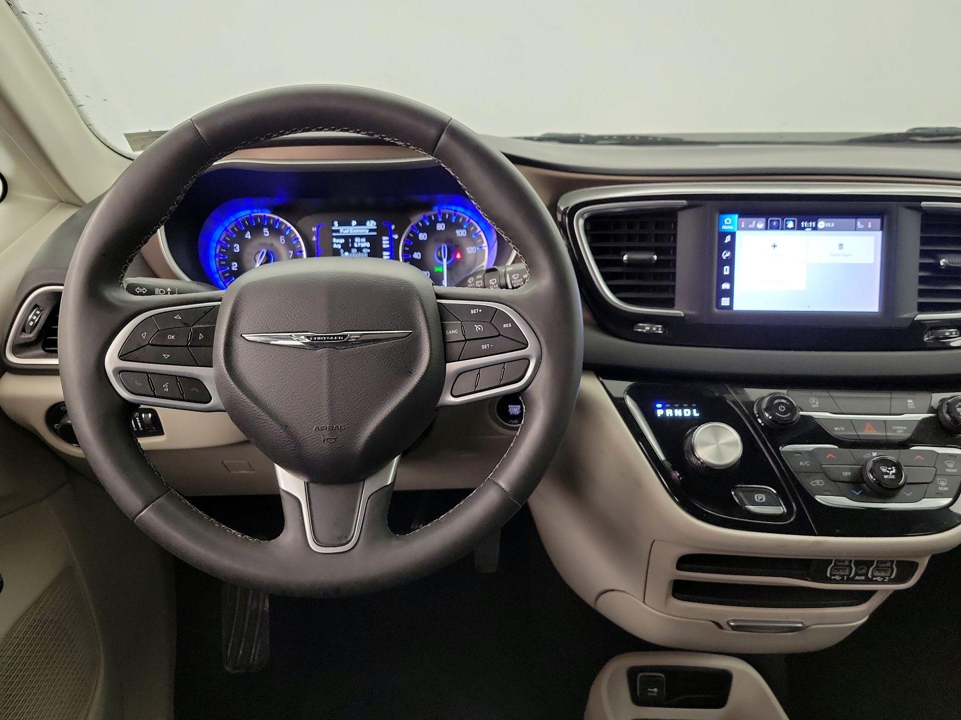 Thumbnail: 2023 Chrysler Voyager - 10