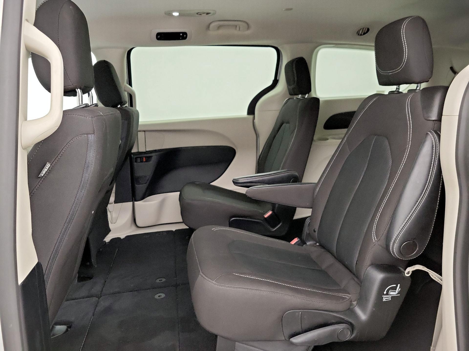 Thumbnail: 2023 Chrysler Voyager - 19