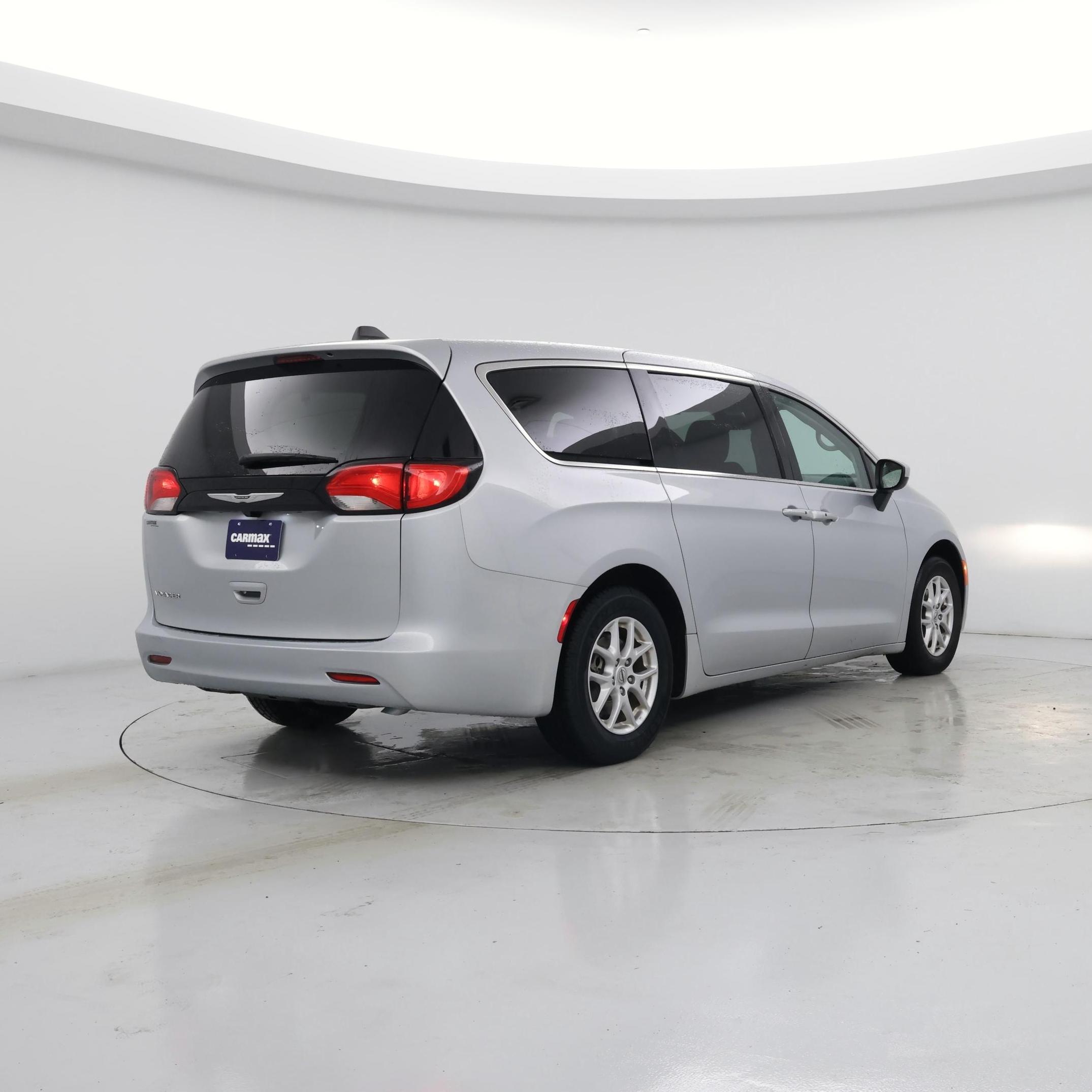 Thumbnail: 2023 Chrysler Voyager - 8