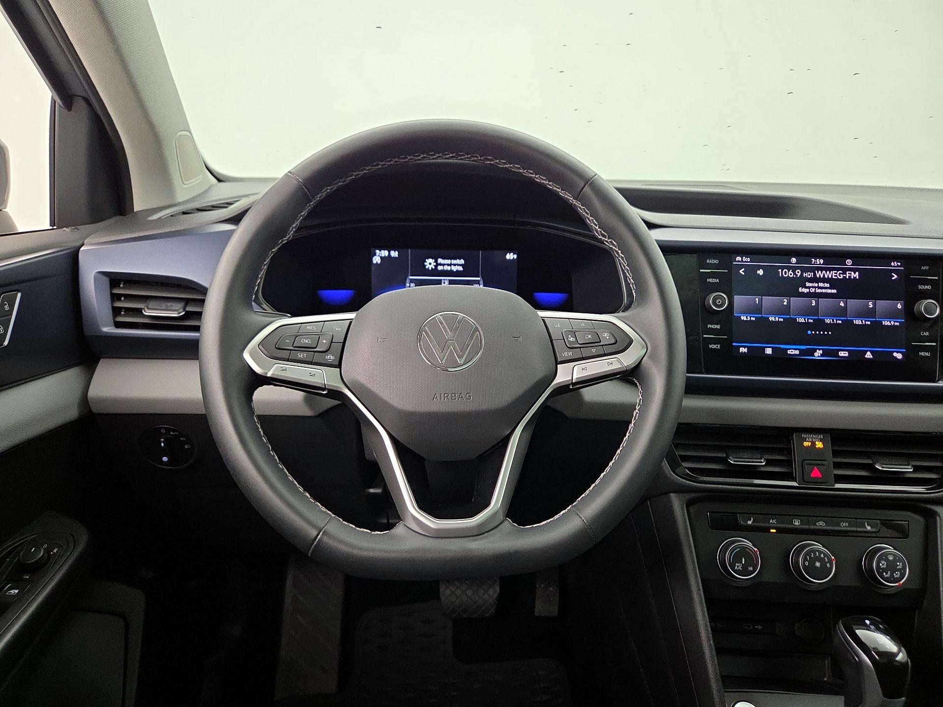 Thumbnail: 2022 Volkswagen Taos - 10