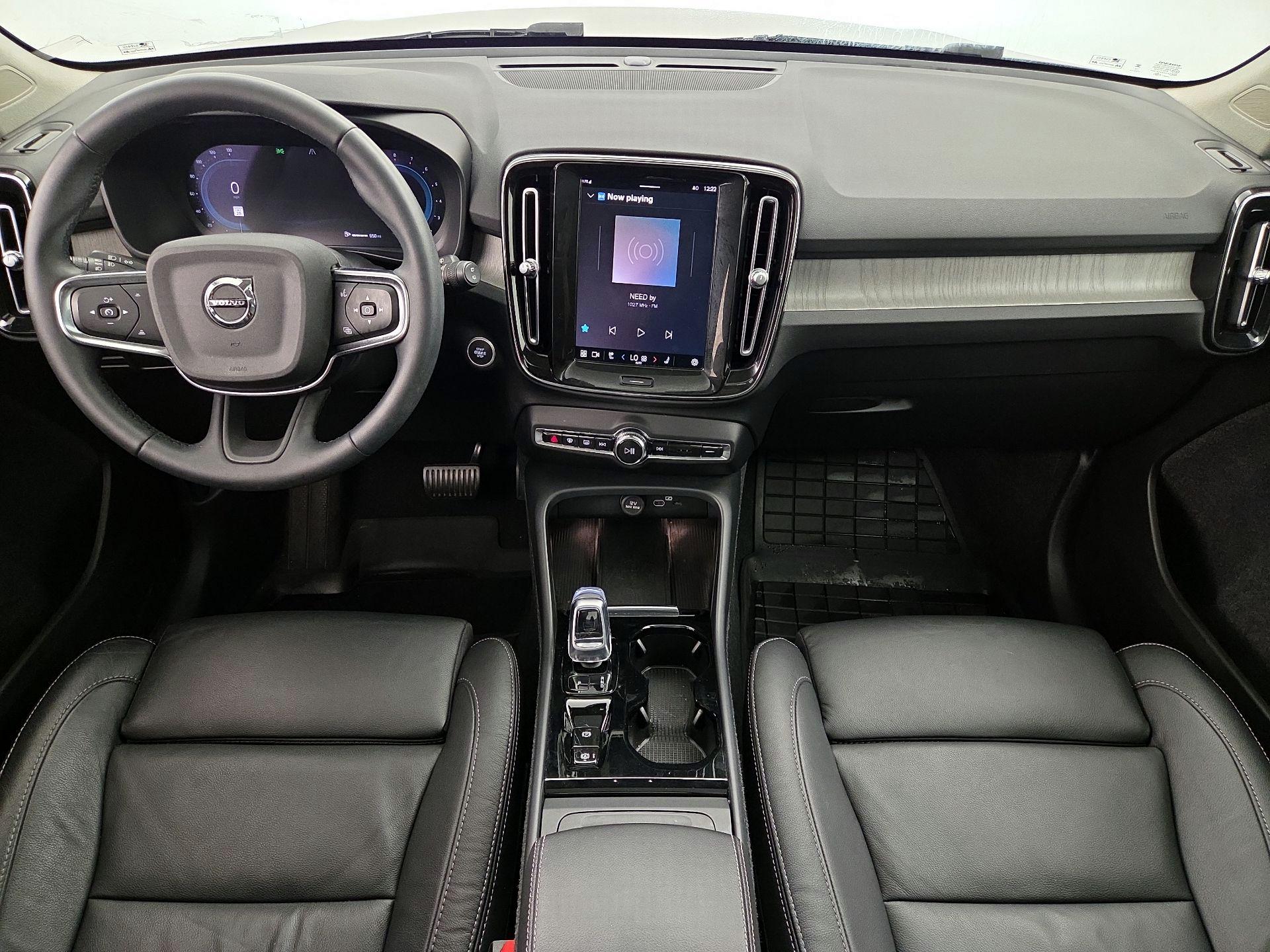 Thumbnail: 2023 Volvo XC40 - 9