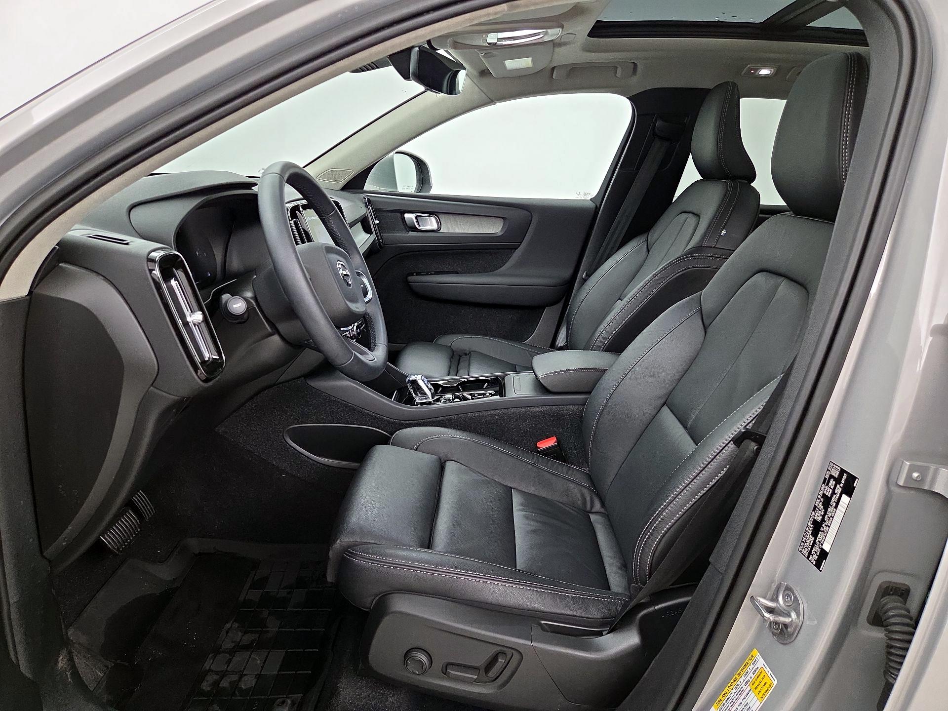 Thumbnail: 2023 Volvo XC40 - 11