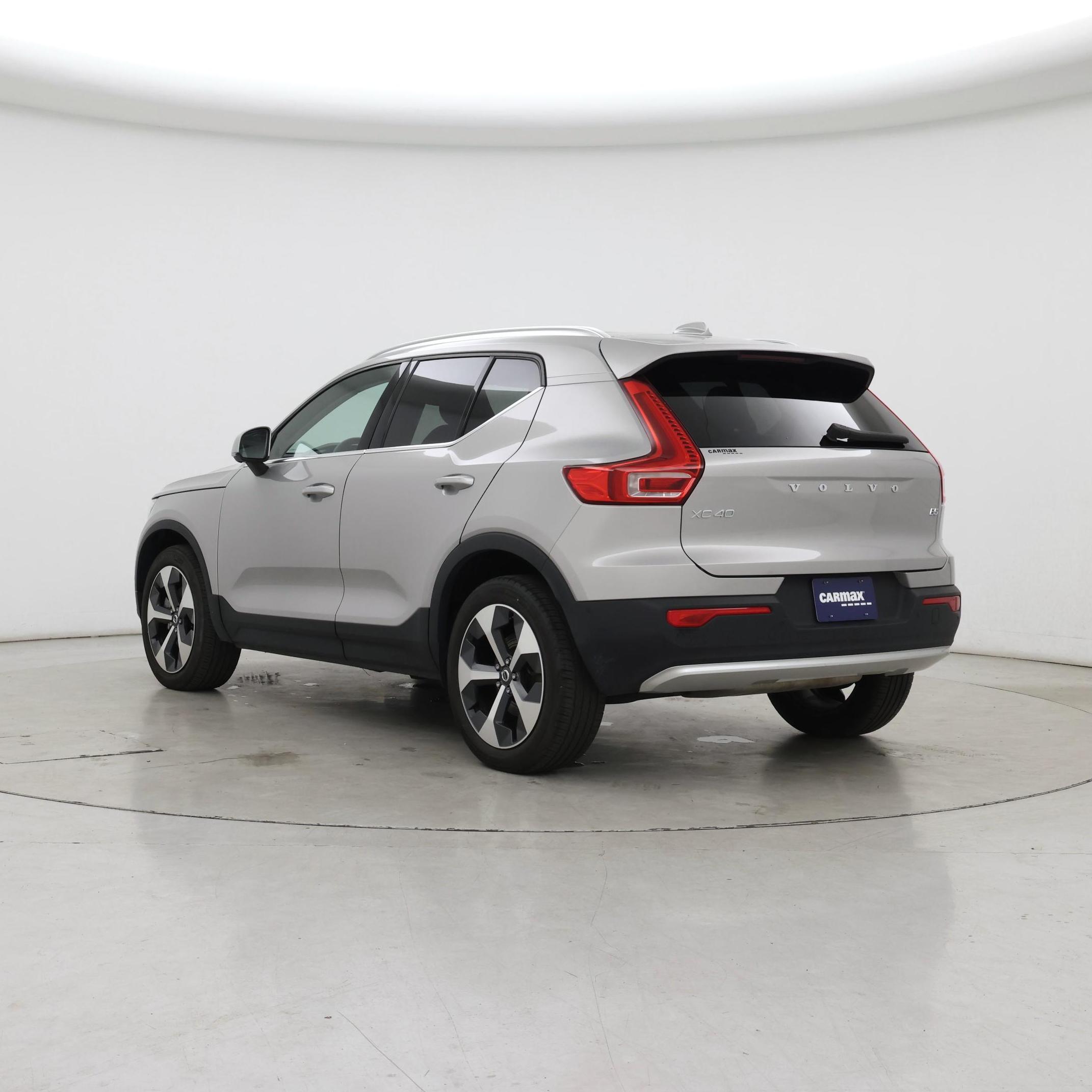 Thumbnail: 2023 Volvo XC40 - 2