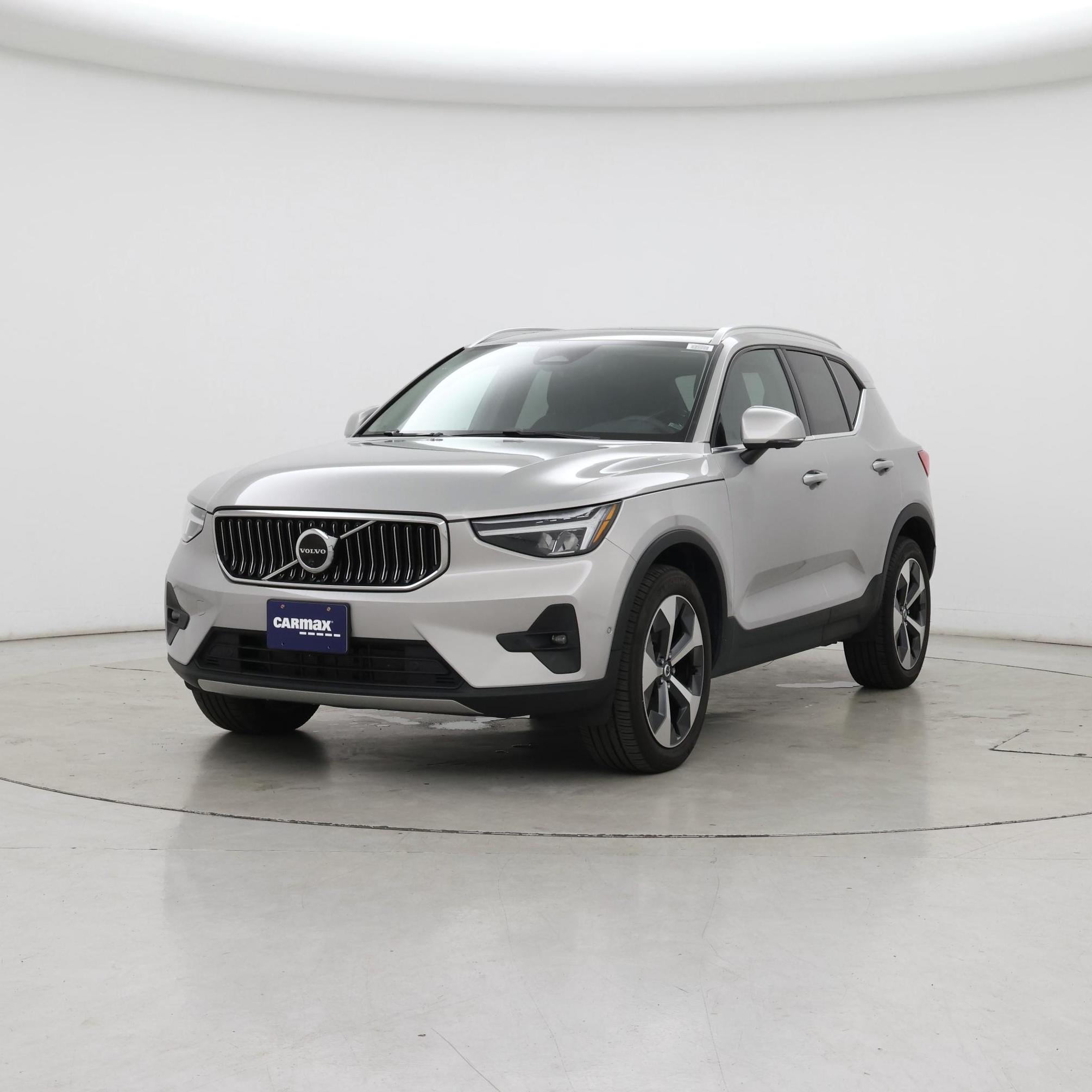 Thumbnail: 2023 Volvo XC40 - 4