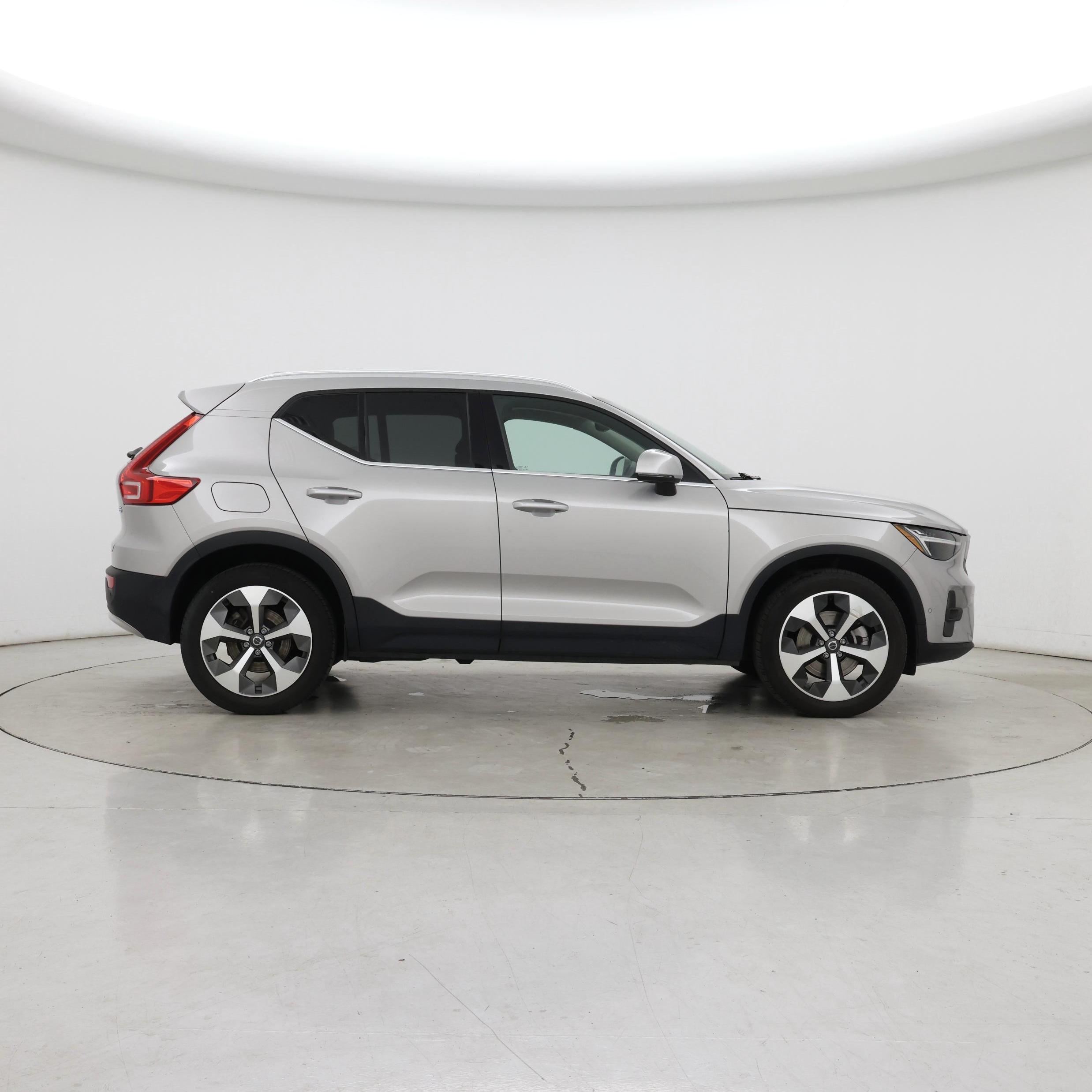 Thumbnail: 2023 Volvo XC40 - 7