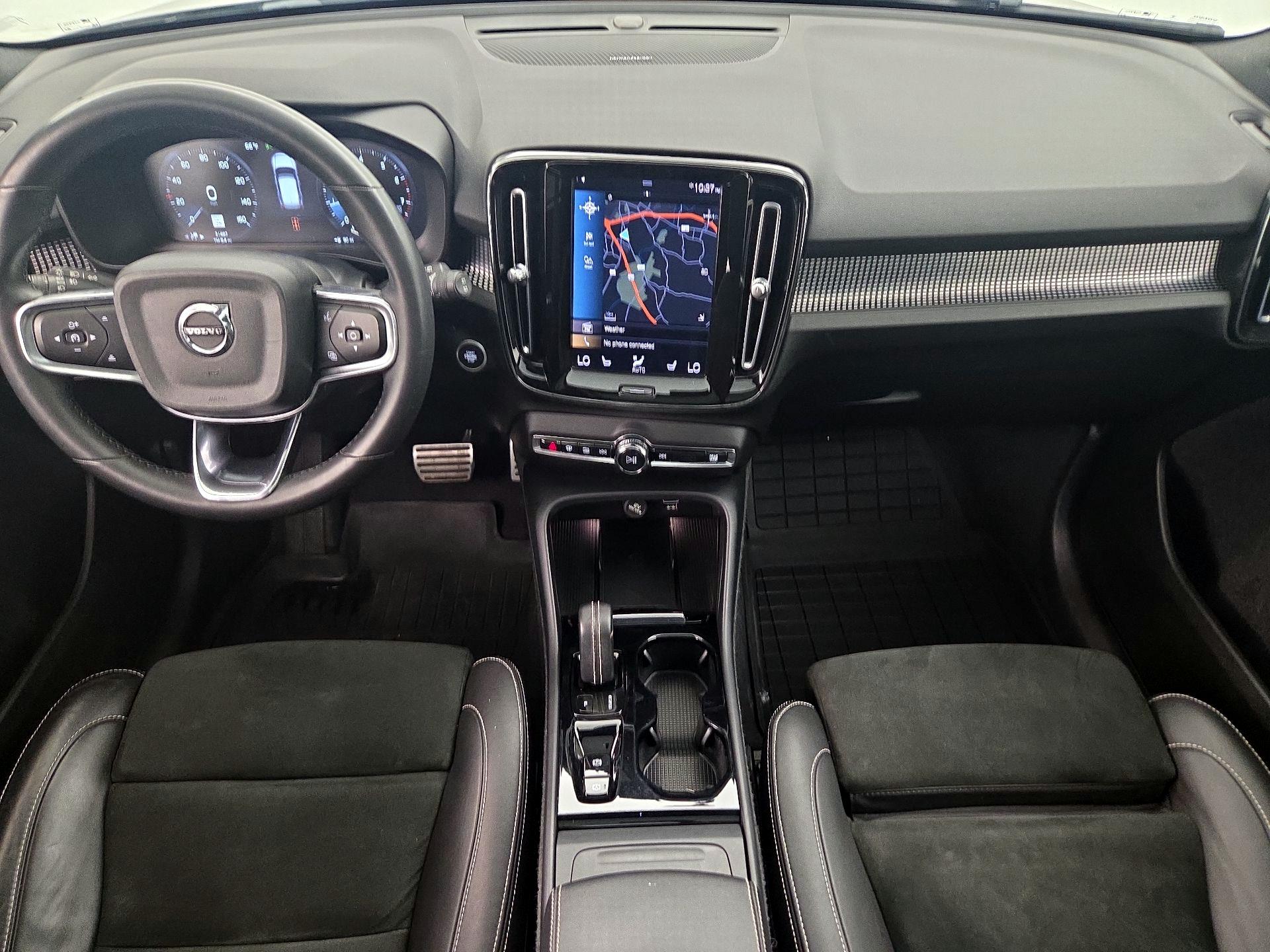 Thumbnail: 2022 Volvo XC40 - 9