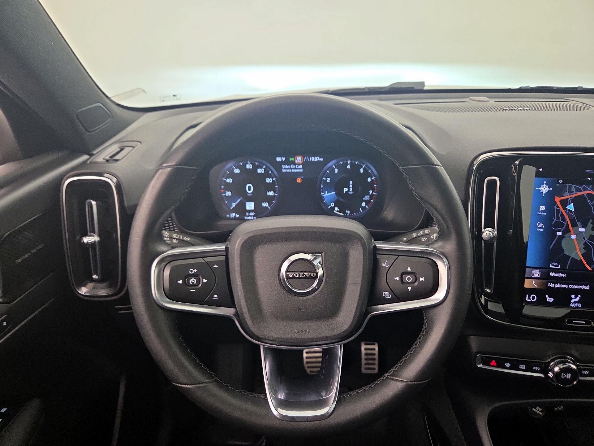 Thumbnail: 2022 Volvo XC40 - 10