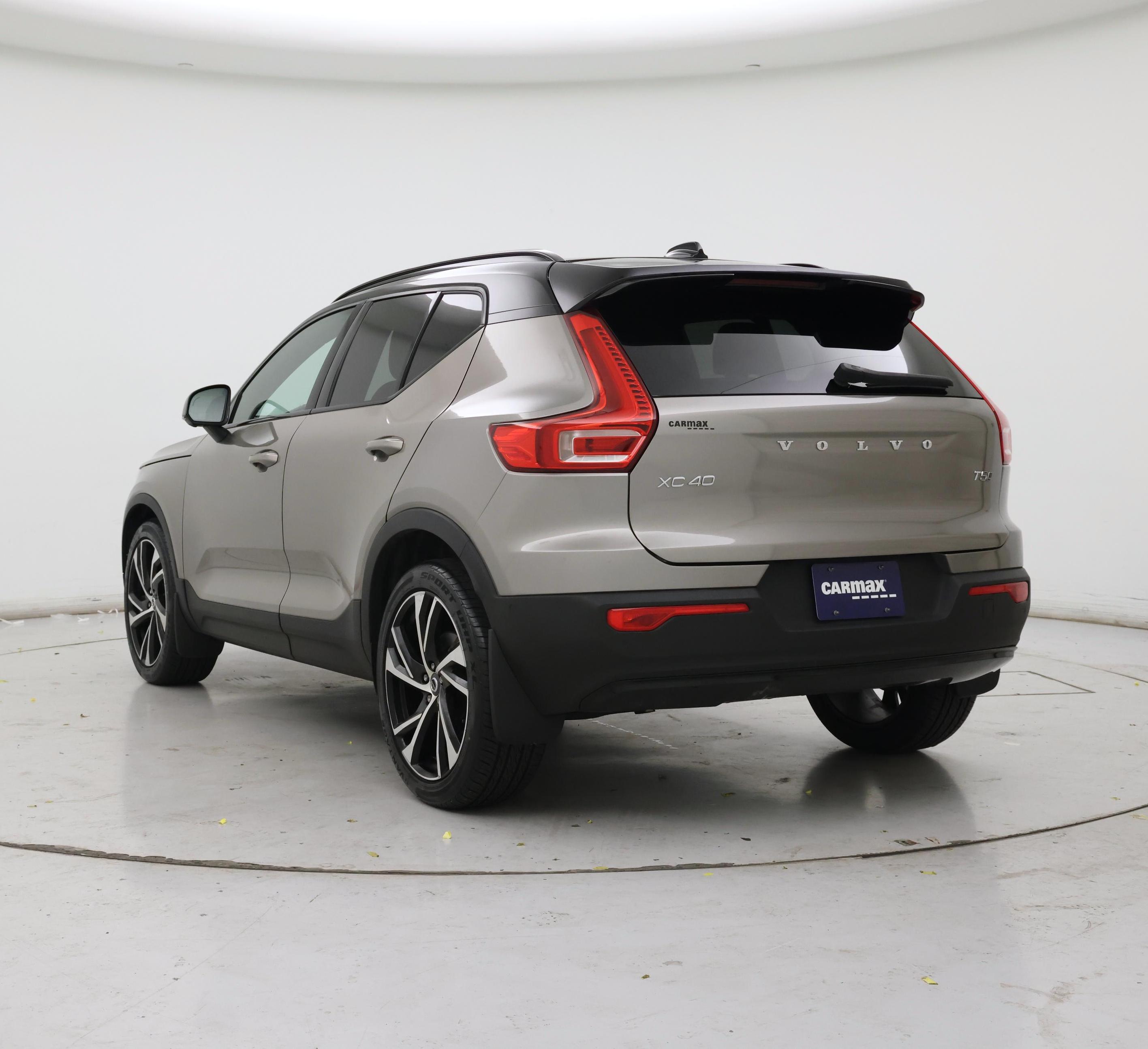 Thumbnail: 2022 Volvo XC40 - 2