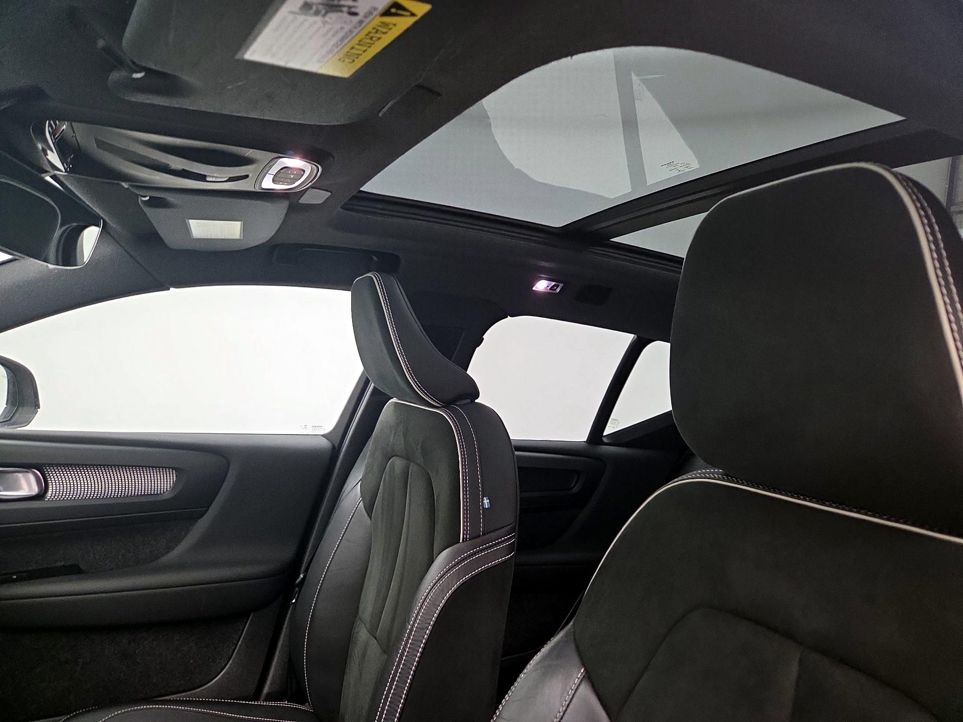 Thumbnail: 2022 Volvo XC40 - 20