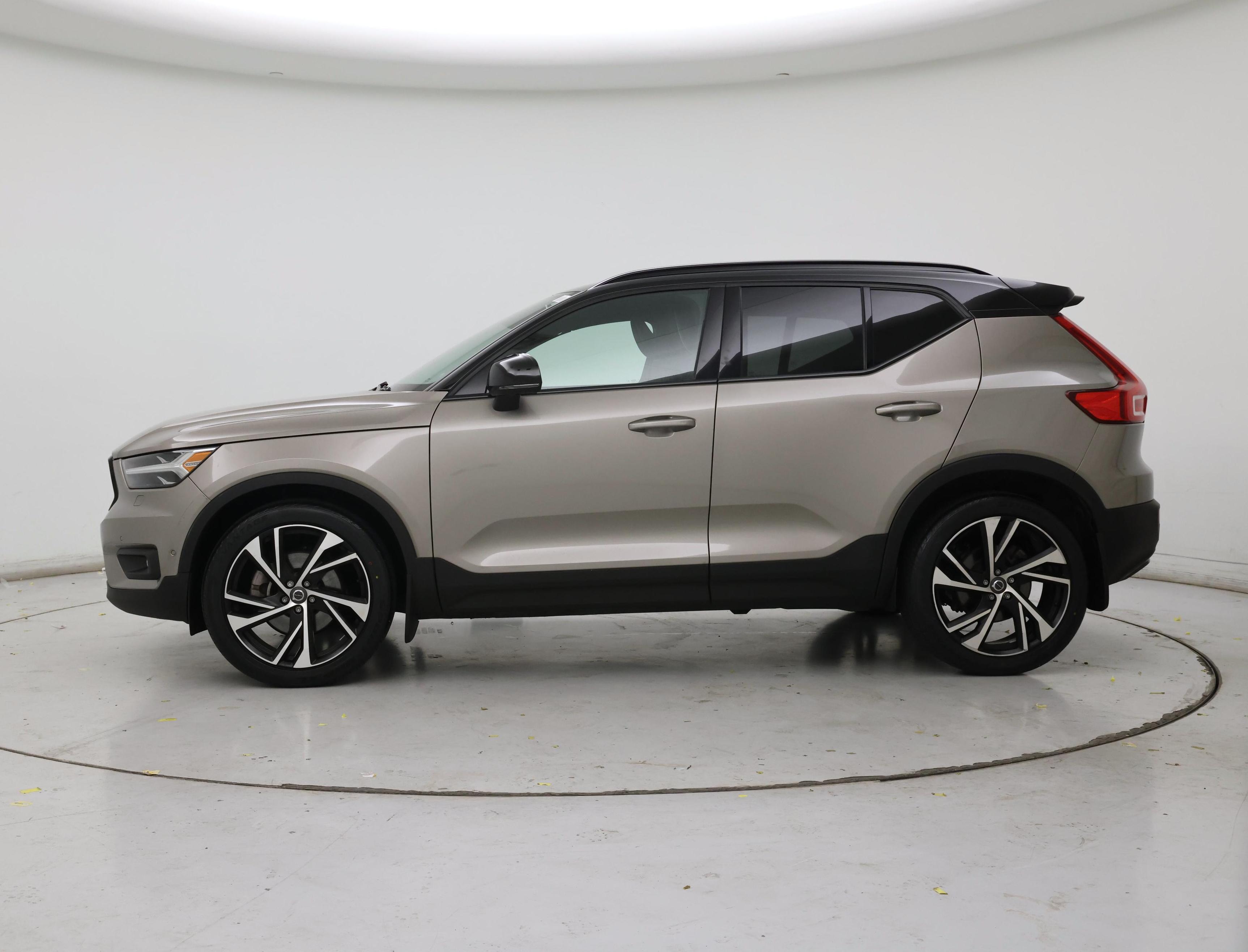 Thumbnail: 2022 Volvo XC40 - 3