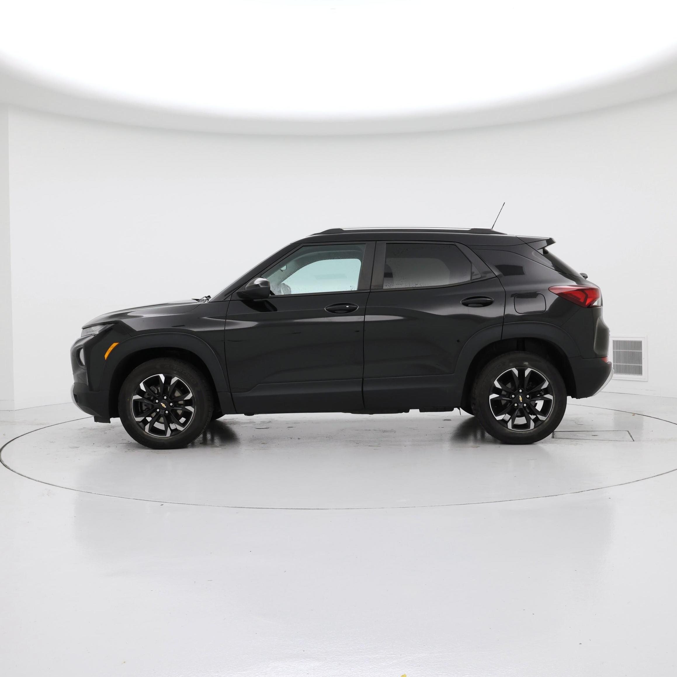 Thumbnail: 2021 Chevrolet TrailBlazer - 3