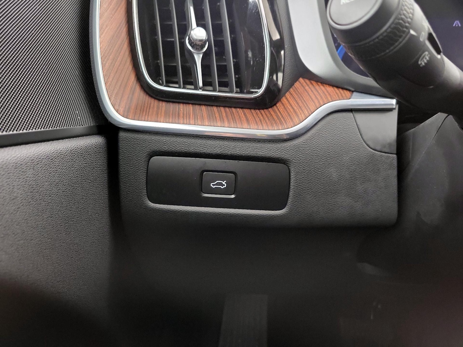 2023 Volvo XC60 Plus - Photo 14