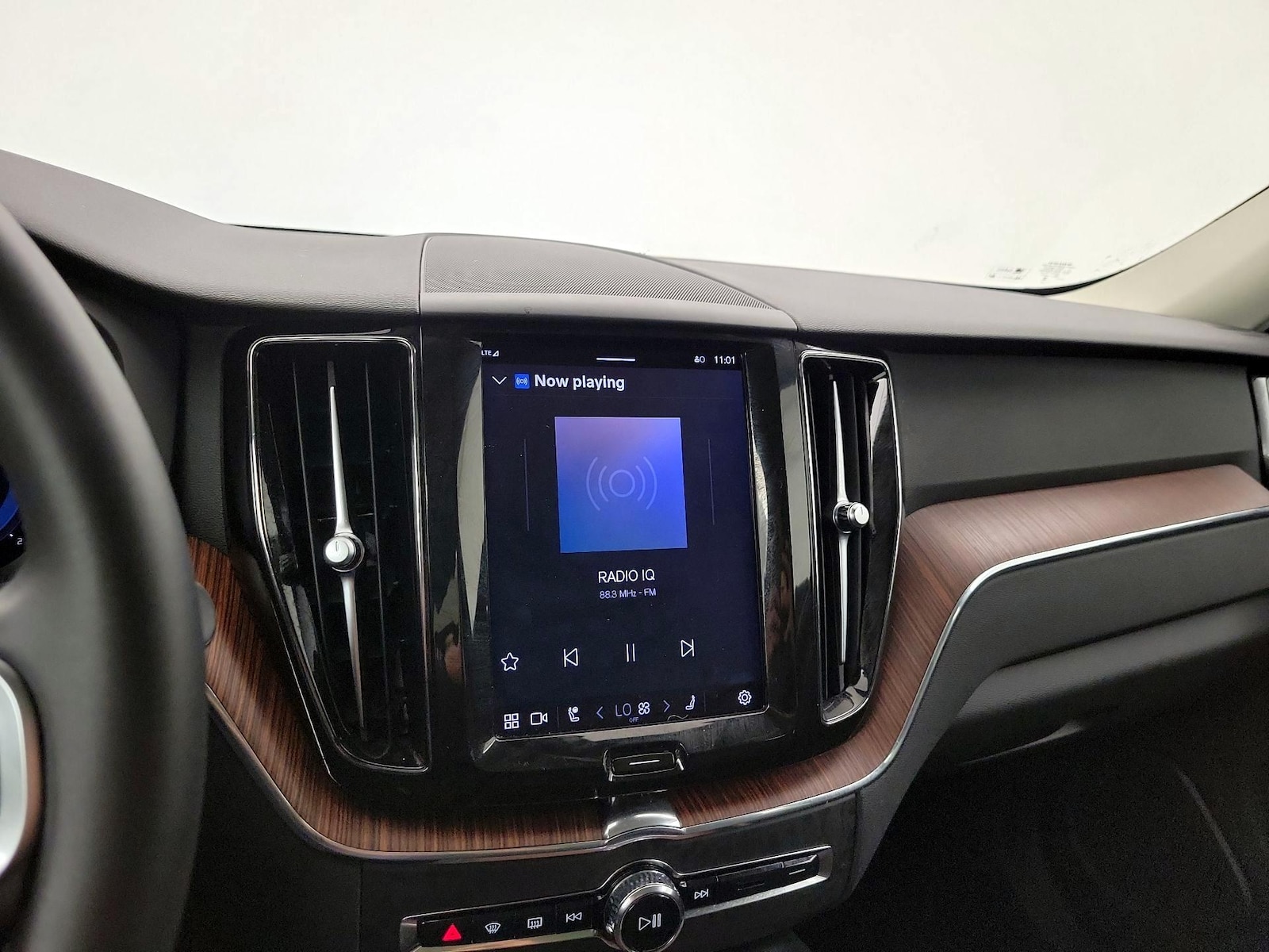 2023 Volvo XC60 Plus - Photo 16